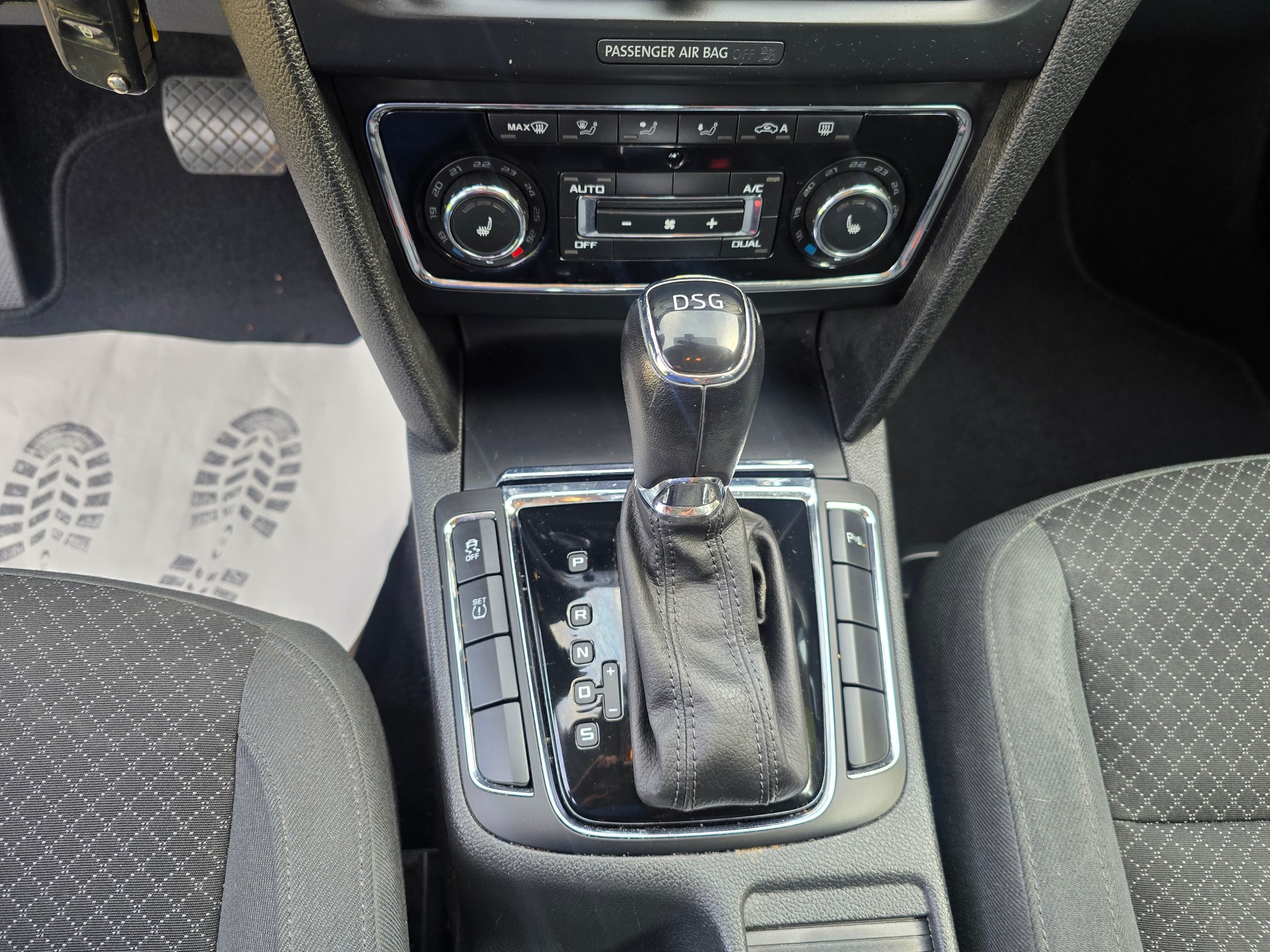 SKODA Superb Combi 1.8 TSI Elegance DSG-image-20