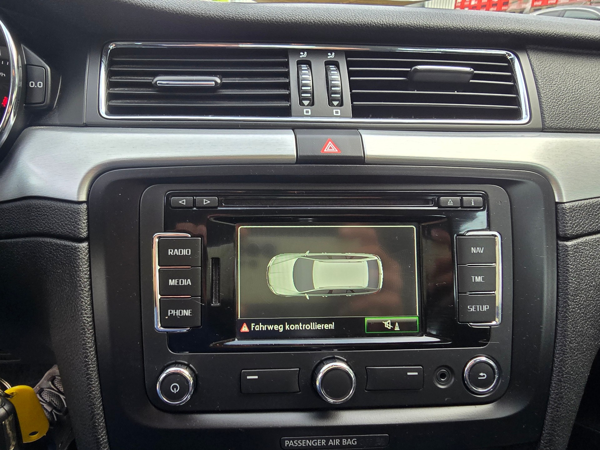 SKODA Superb Combi 1.8 TSI Elegance DSG-image-23
