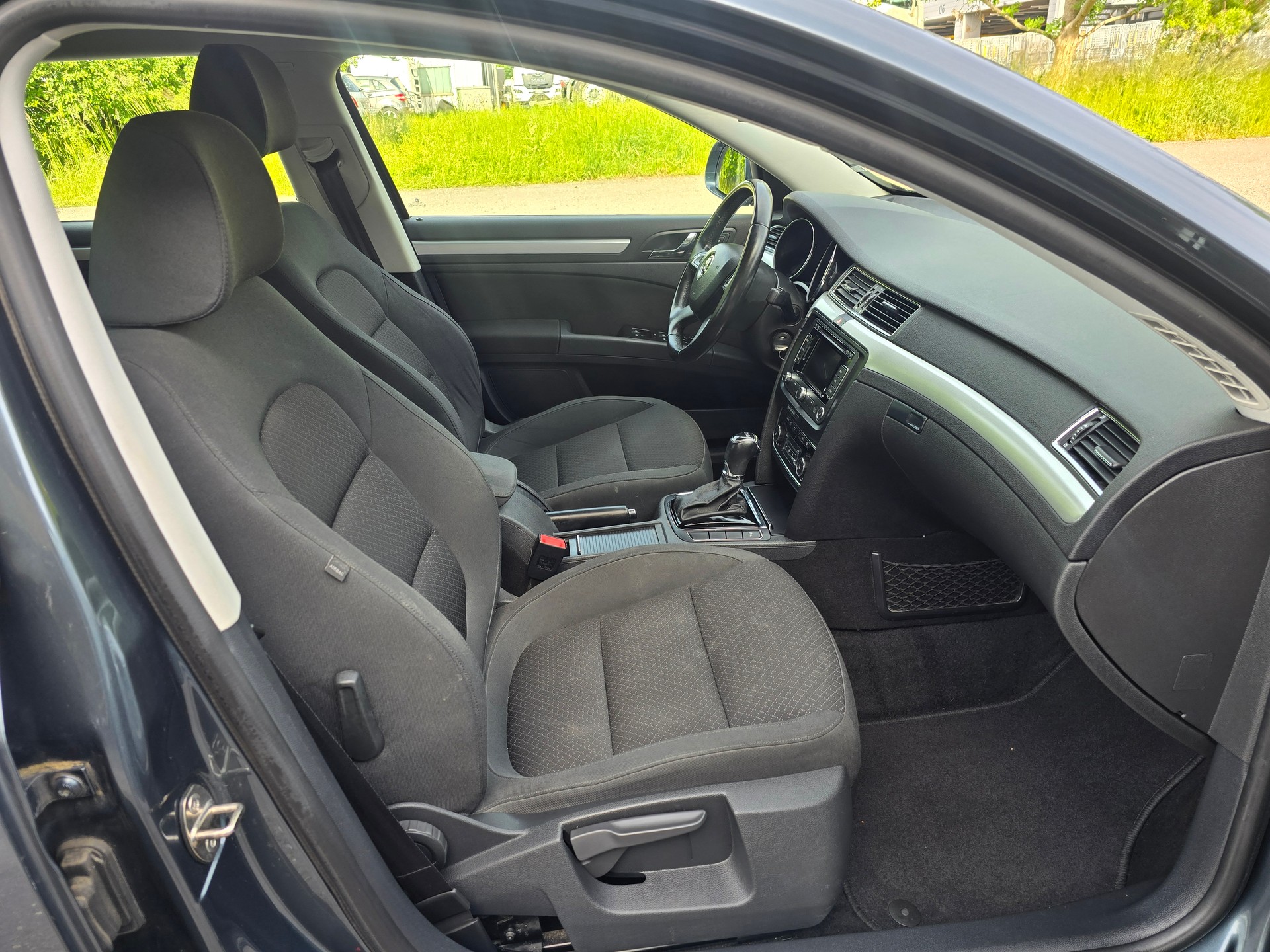 SKODA Superb Combi 1.8 TSI Elegance DSG-image-9