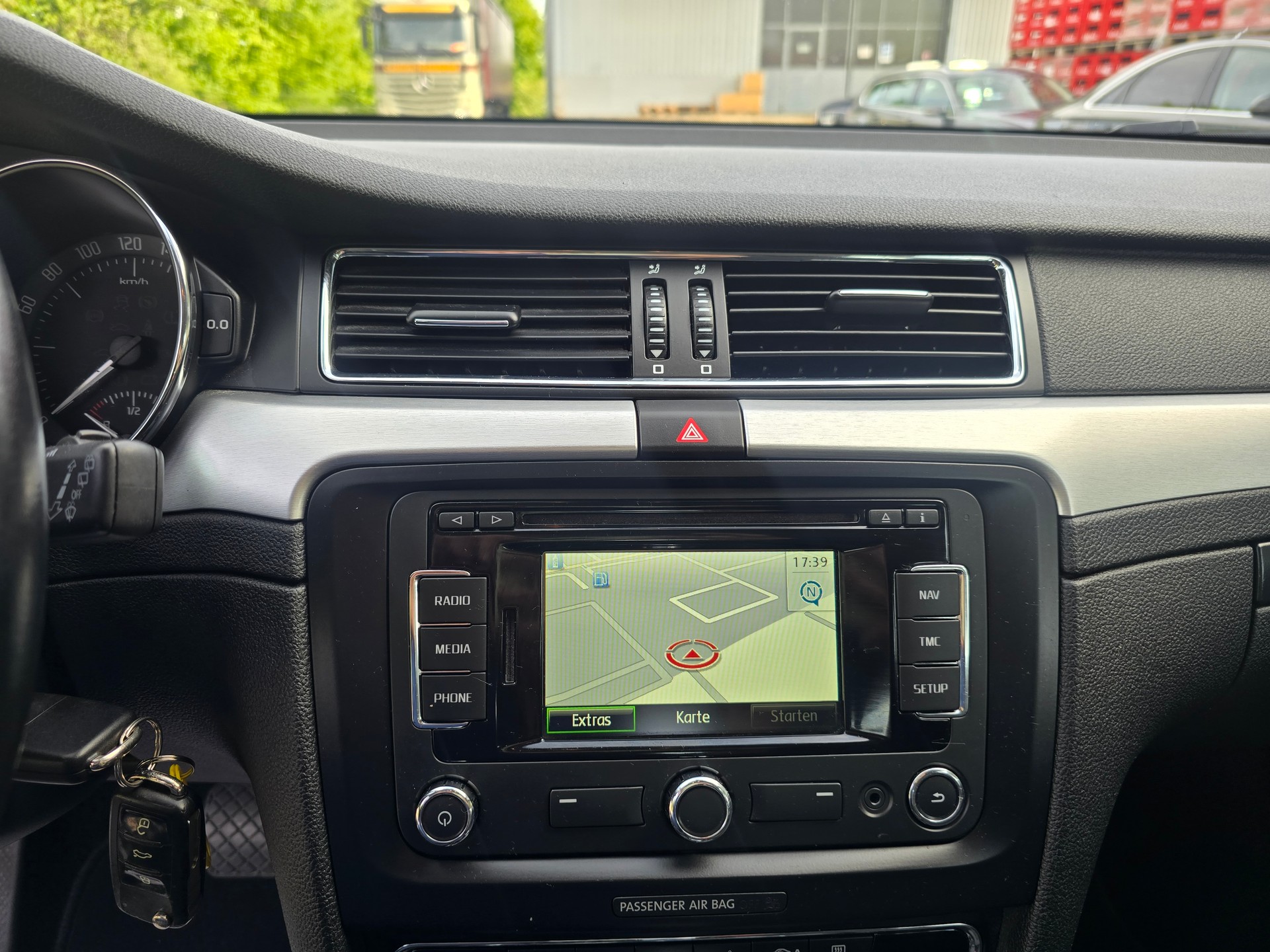 SKODA Superb Combi 1.8 TSI Elegance DSG-image-22