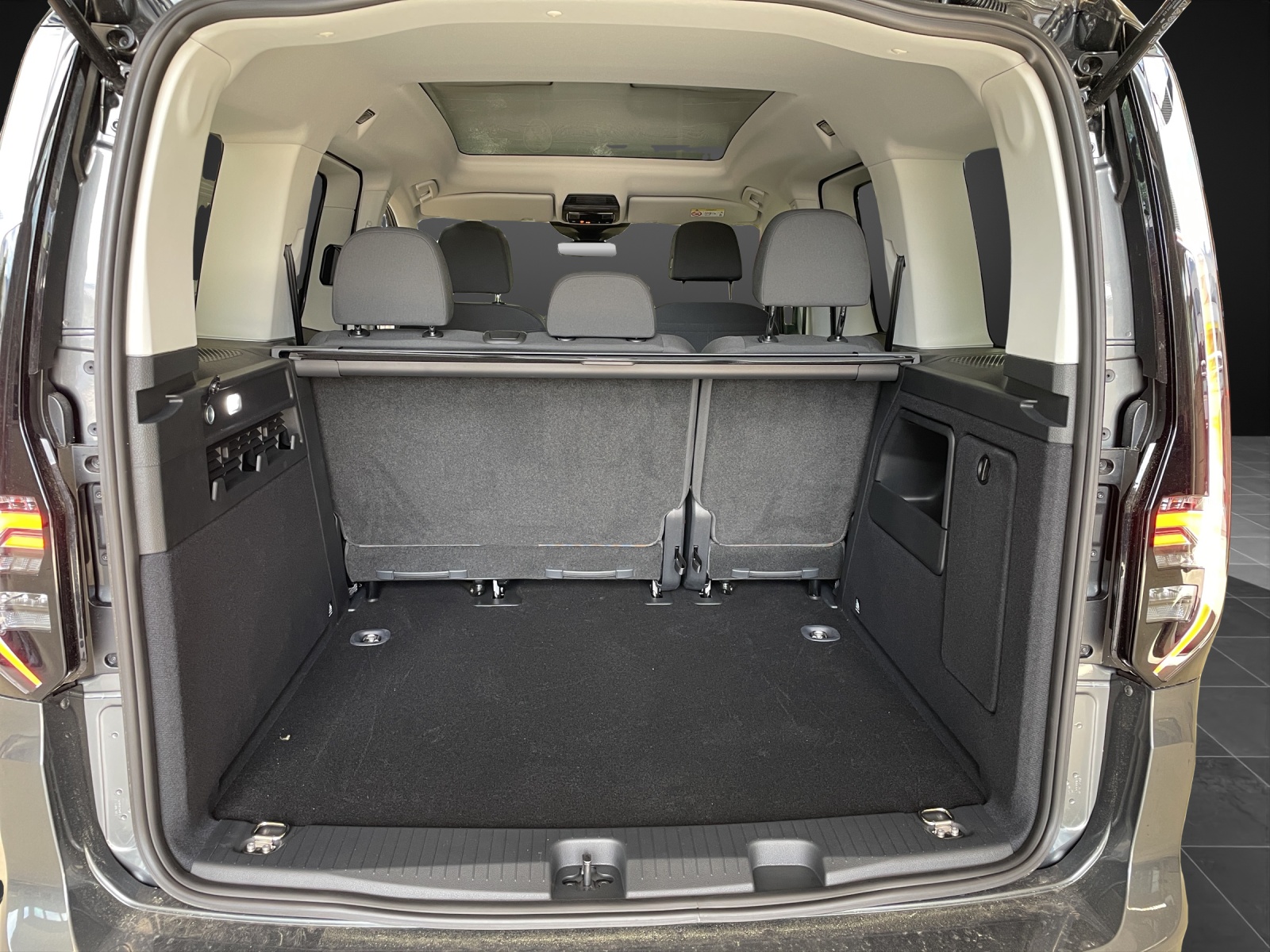VW Caddy Dark Label 2.0 TDI 4Motion-image-12