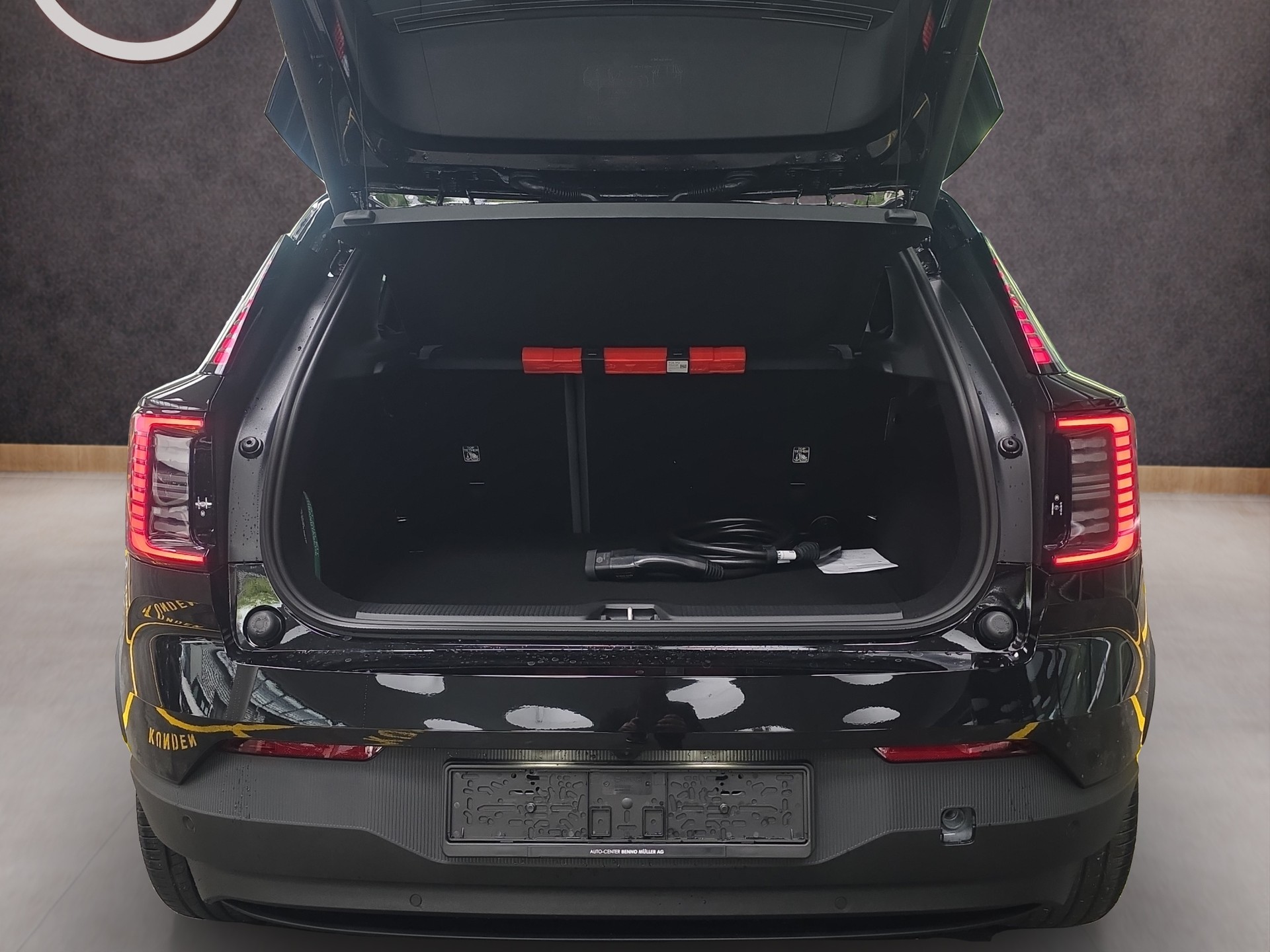 VOLVO EX30 E60 Twin Ultra Performance Sw. Black Ed. AWD-image-18