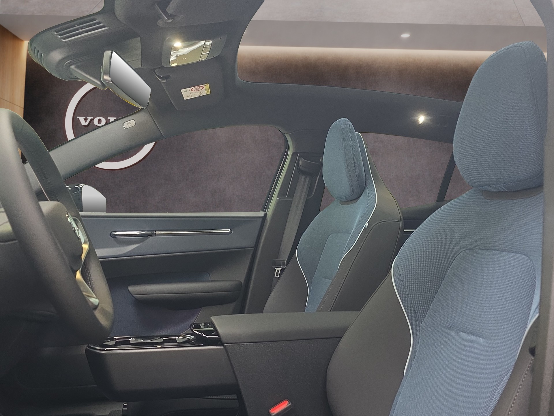 VOLVO EX30 E60 Twin Ultra Performance Sw. Black Ed. AWD-image-8