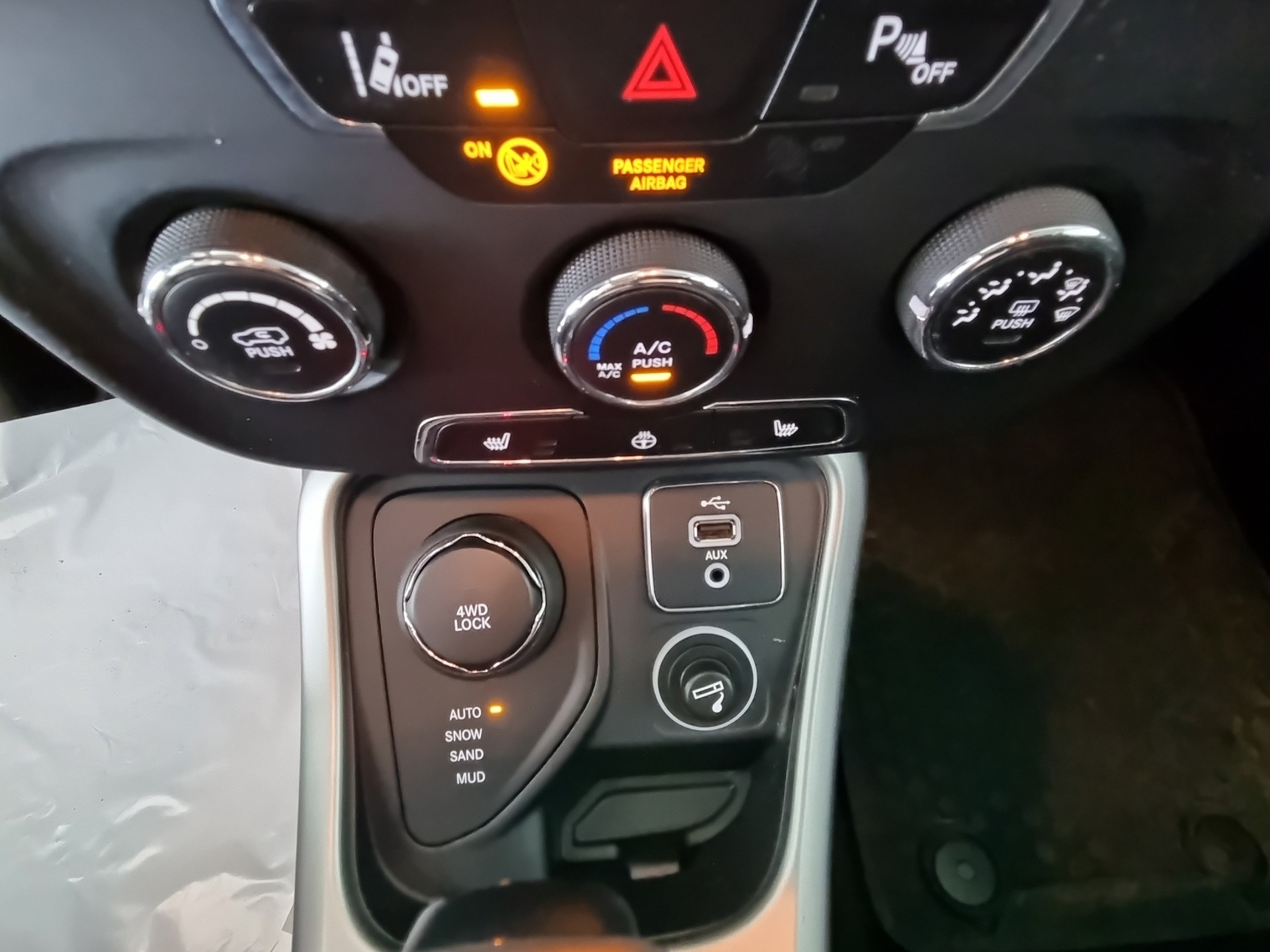 JEEP Compass 2.0 CRD Longitude AWD-image-13