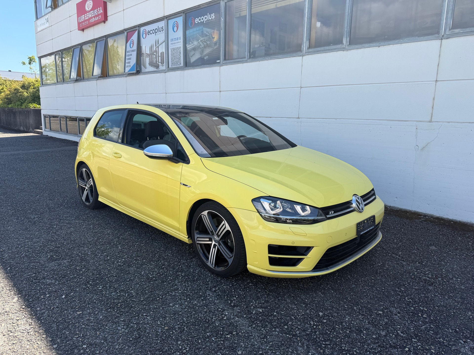 VW Golf 2.0 TSI R 4Motion-image-2