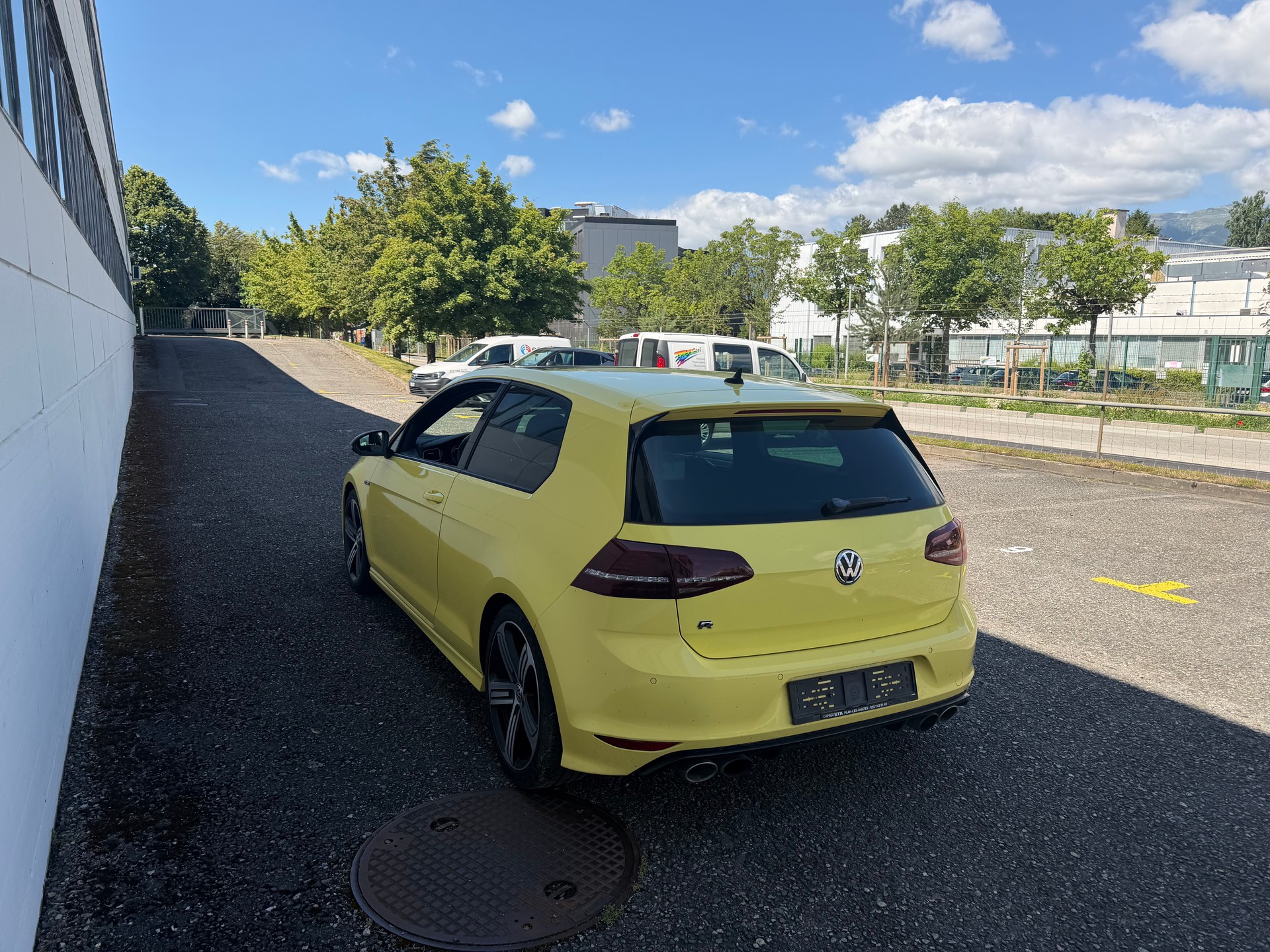 VW Golf 2.0 TSI R 4Motion-image-7