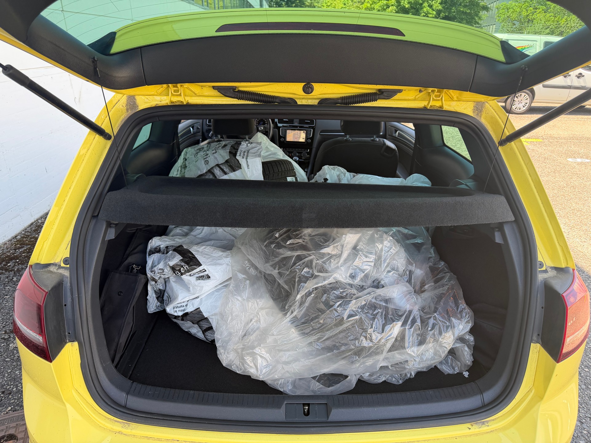 VW Golf 2.0 TSI R 4Motion-image-8