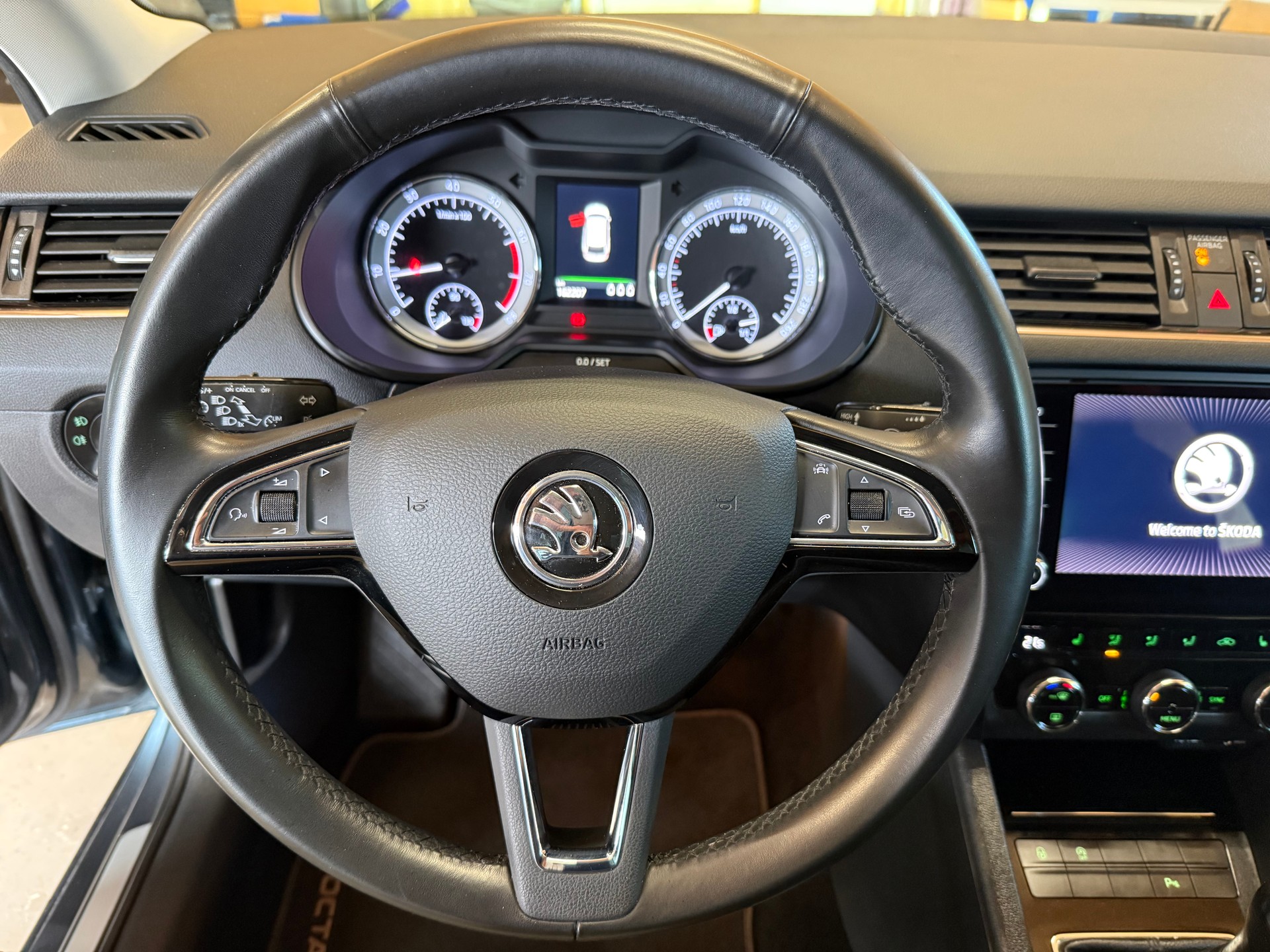 SKODA Octavia Combi 1.4 TSI Style-image-9