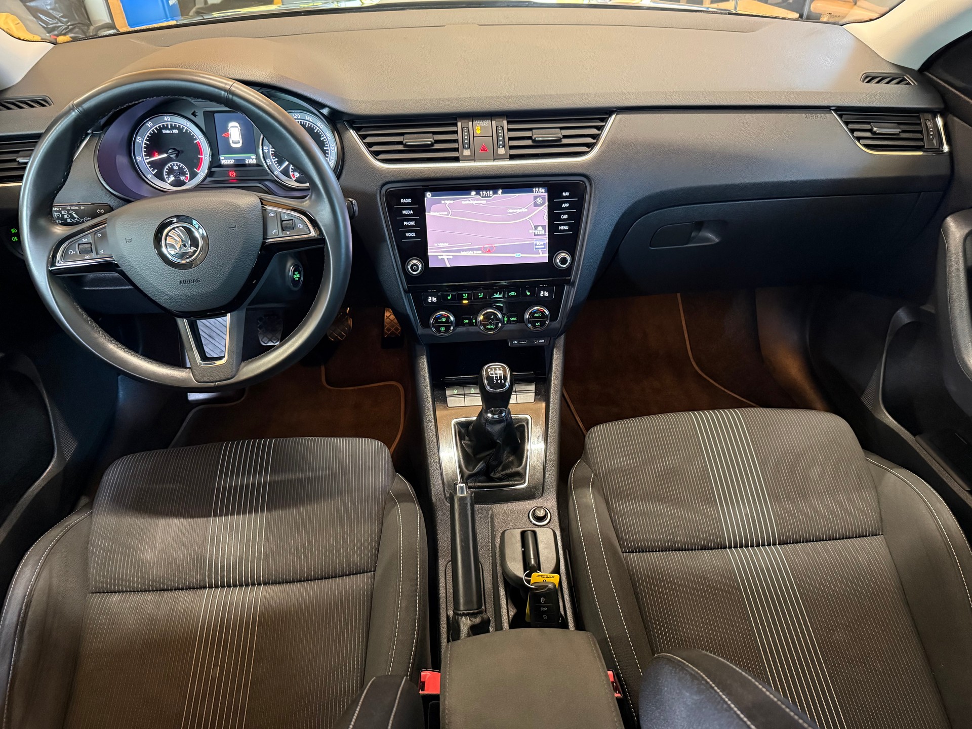 SKODA Octavia Combi 1.4 TSI Style-image-8