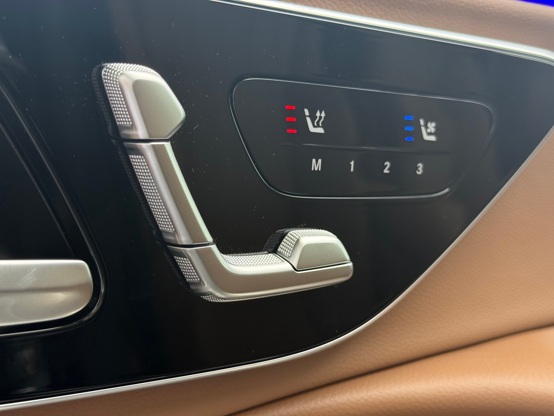 MERCEDES-BENZ E 300 de EXCLUSIVE T 4Matic EQ Hybrid 9G-Tronic-image-7