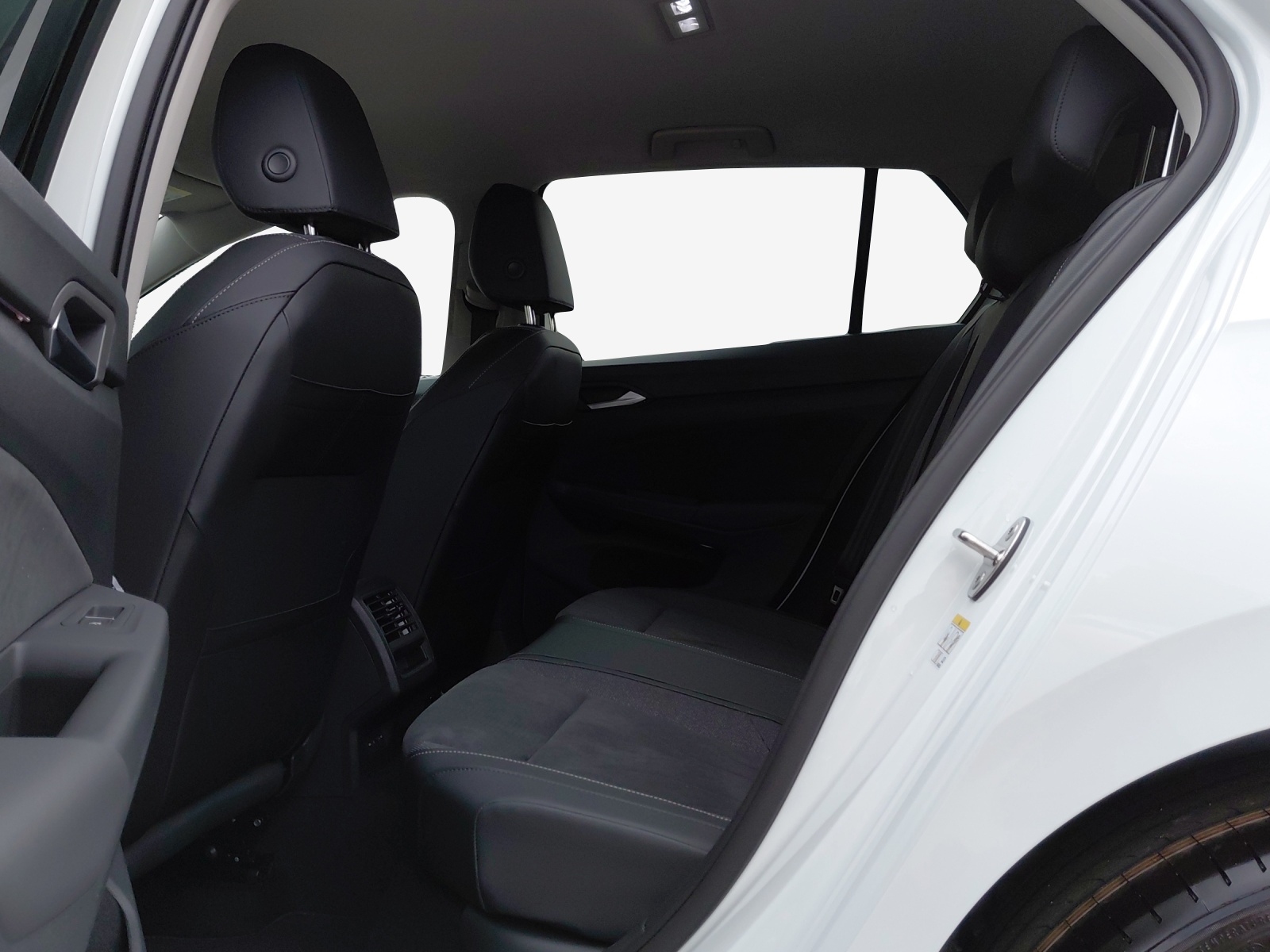 VW Golf 1.5 e TSI mHEV United DSG-image-11