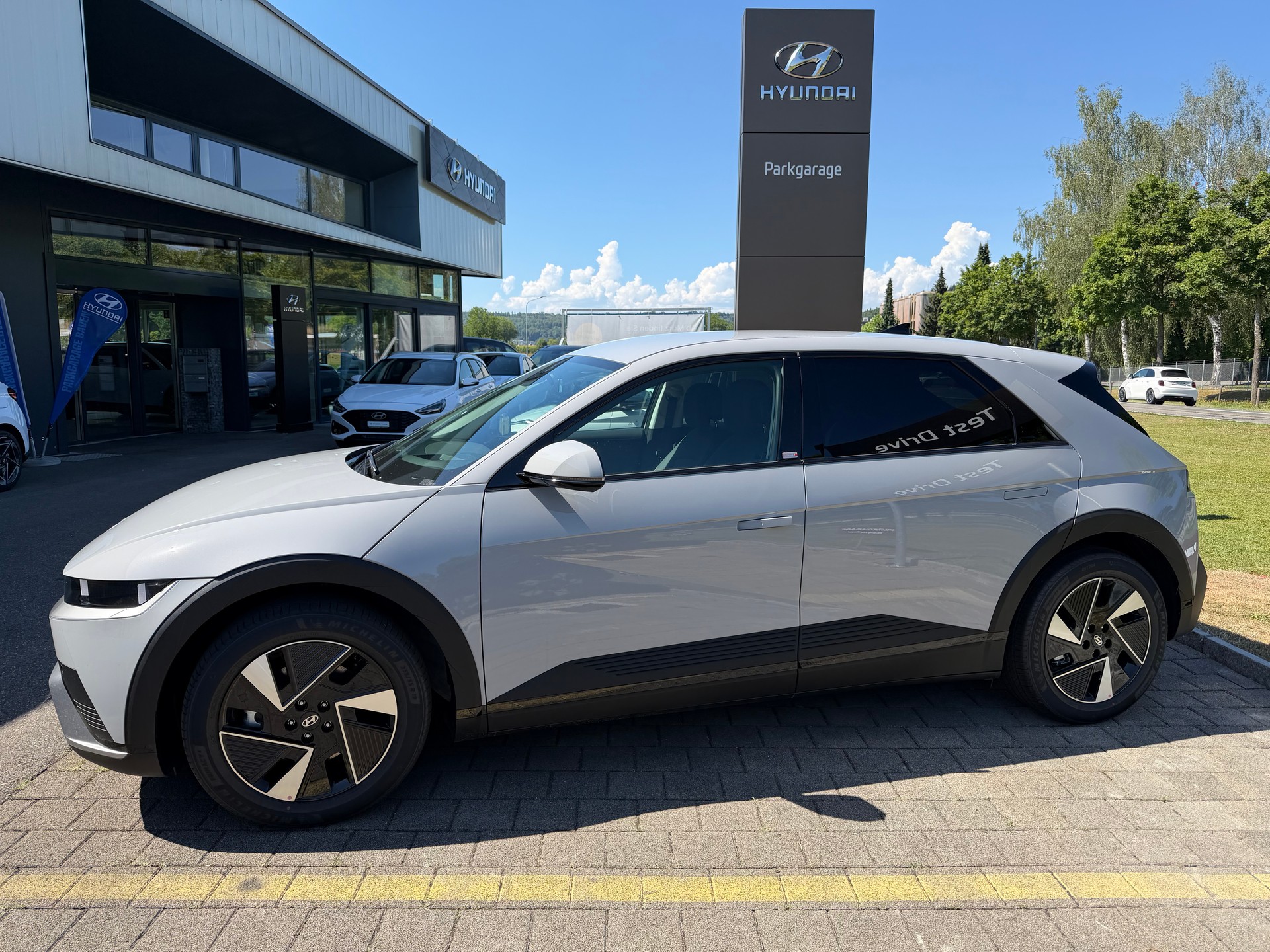 HYUNDAI Ioniq 5 Amplia 84kWh-showroom-element-1