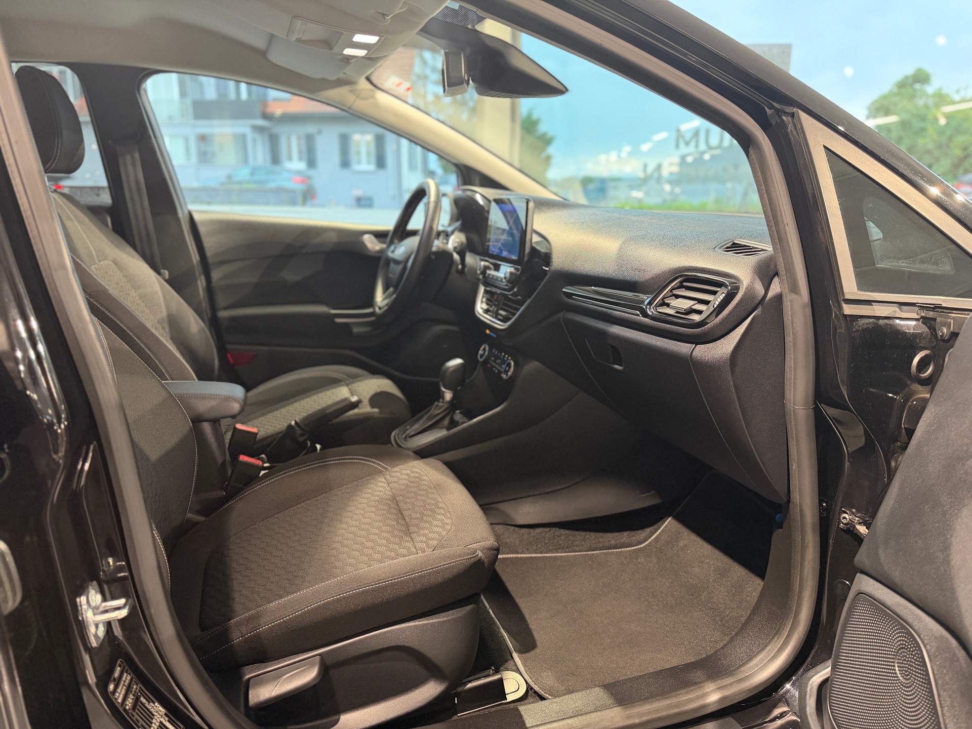 FORD Fiesta 1.0 SCTi MHEV Titanium X Automat-image-15