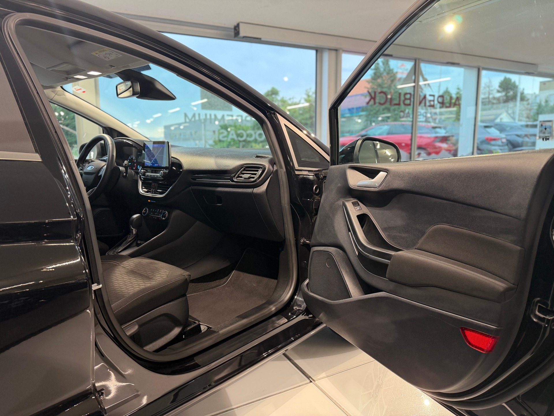 FORD Fiesta 1.0 SCTi MHEV Titanium X Automat-image-13