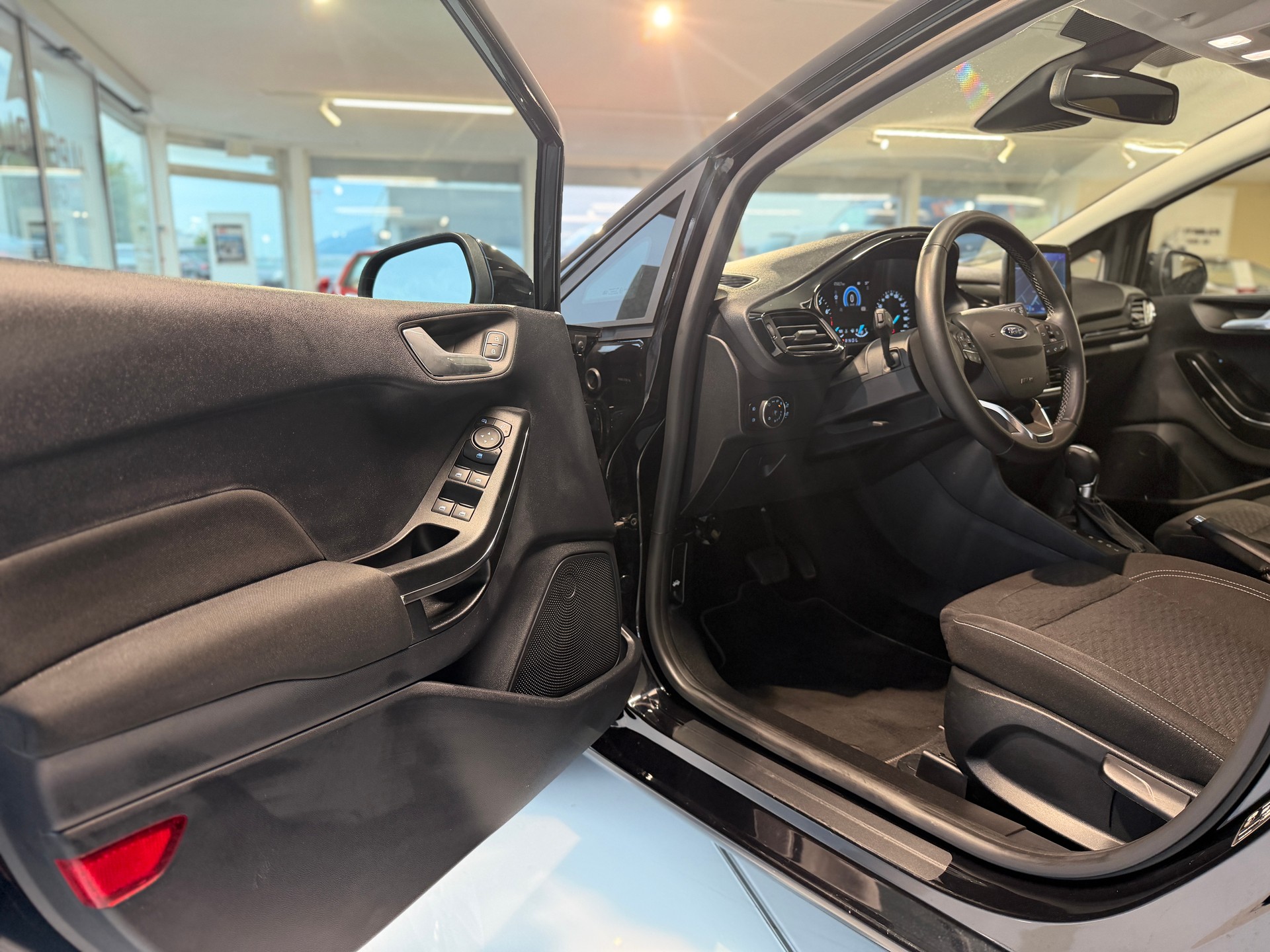 FORD Fiesta 1.0 SCTi MHEV Titanium X Automat-image-9