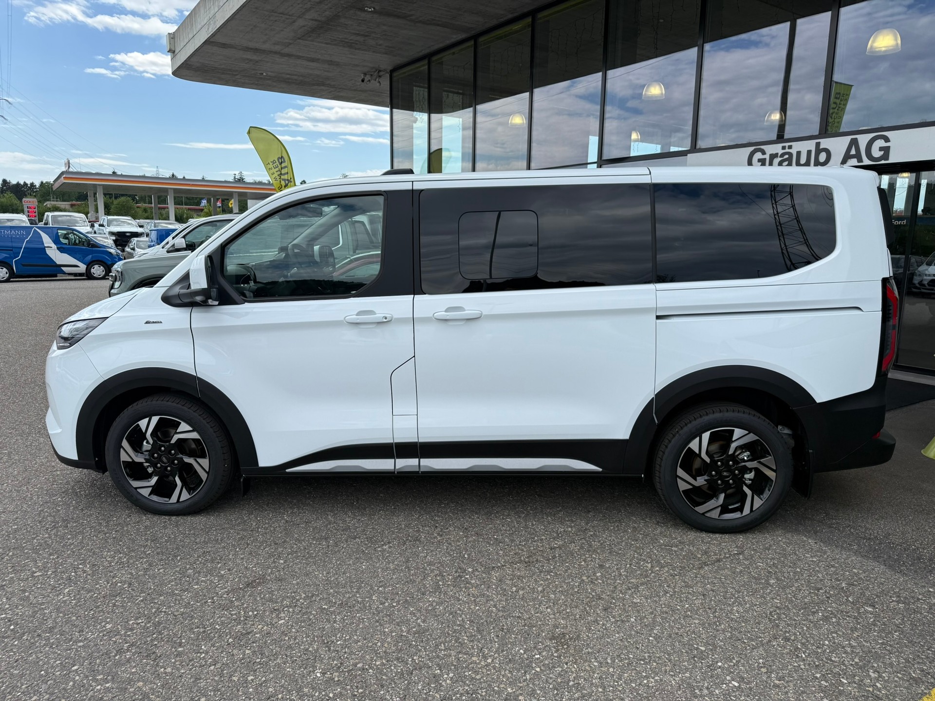 FORD Tourneo Bus 340 L1H1 PHEV Active-showroom-element-3