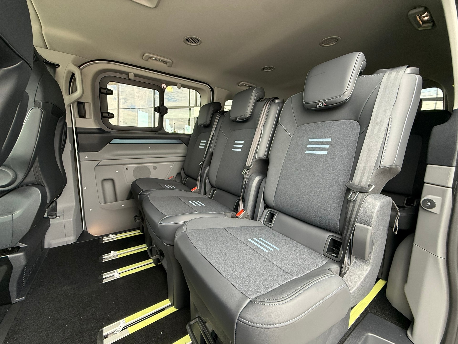FORD Tourneo Bus 340 L1H1 PHEV Active-image-7