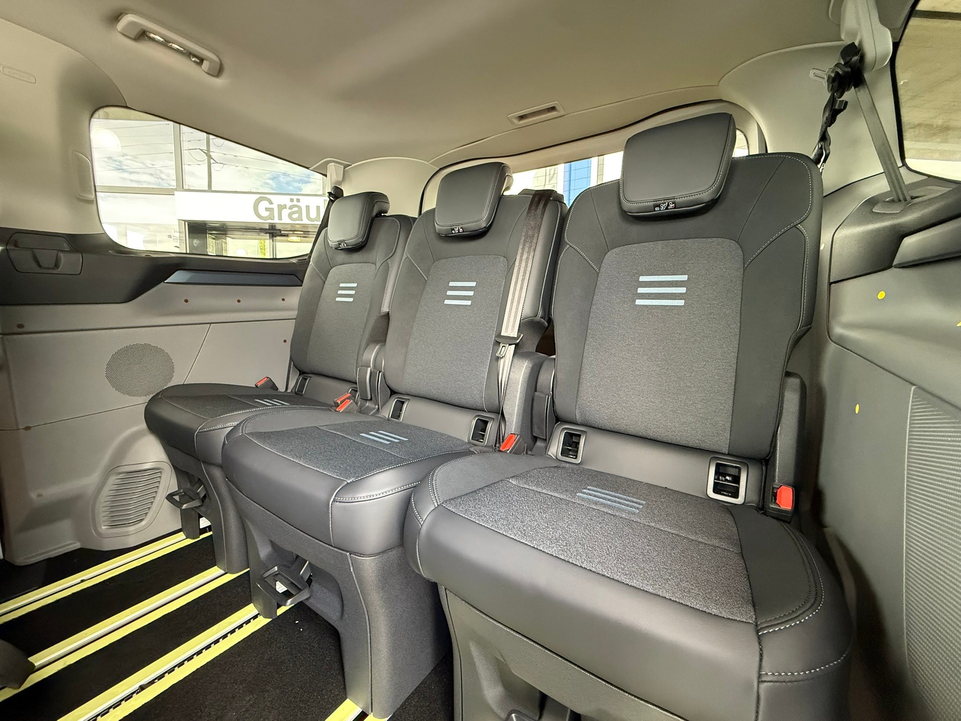 FORD Tourneo Bus 340 L1H1 PHEV Active-image-8