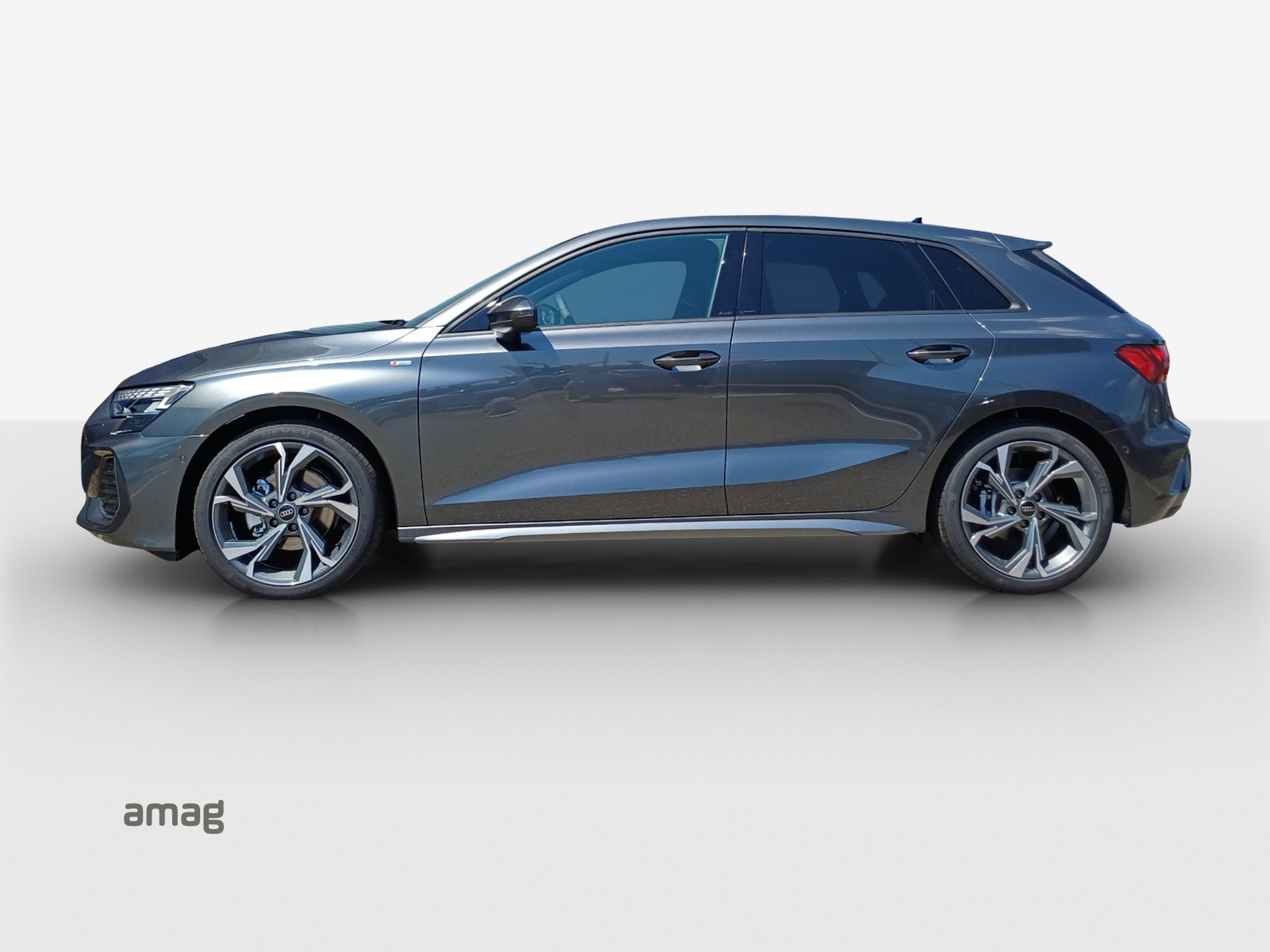 AUDI A3 Sportback TFSI 110 kW S line Attraction S tronic-image-1