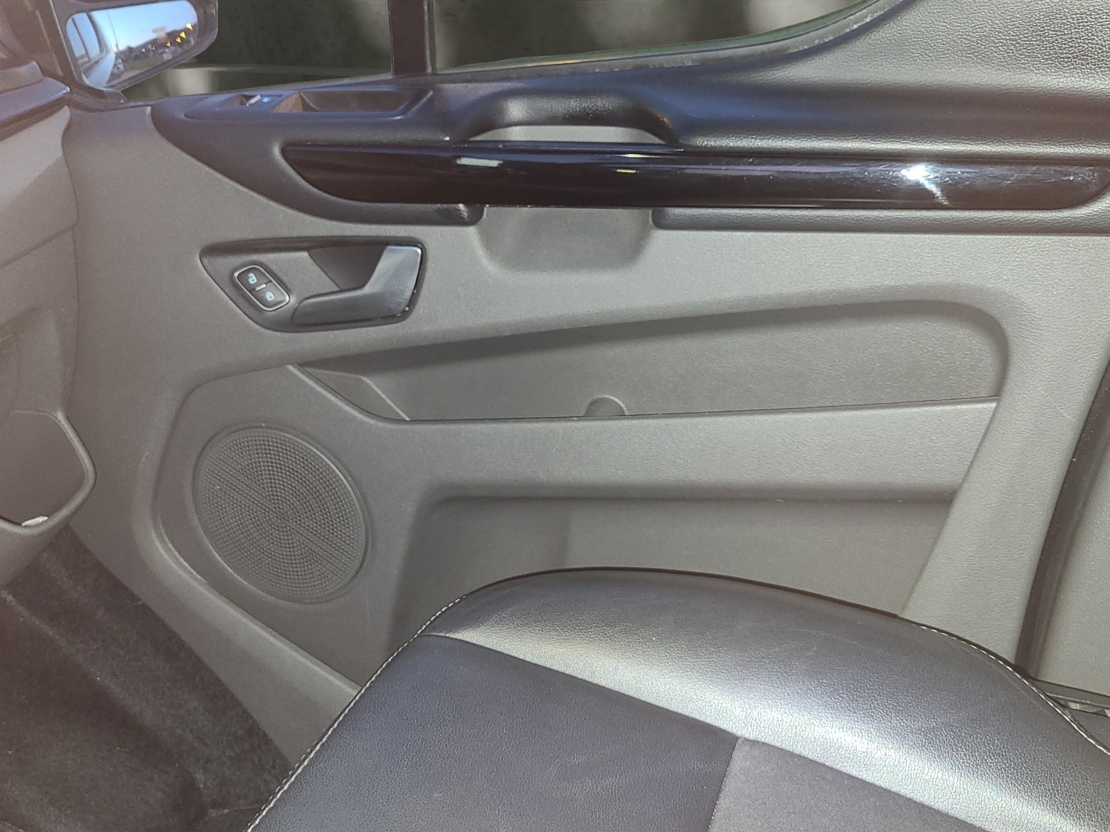 FORD Tourneo Custom 310 L1H1 Sport SelectShift A-image-14