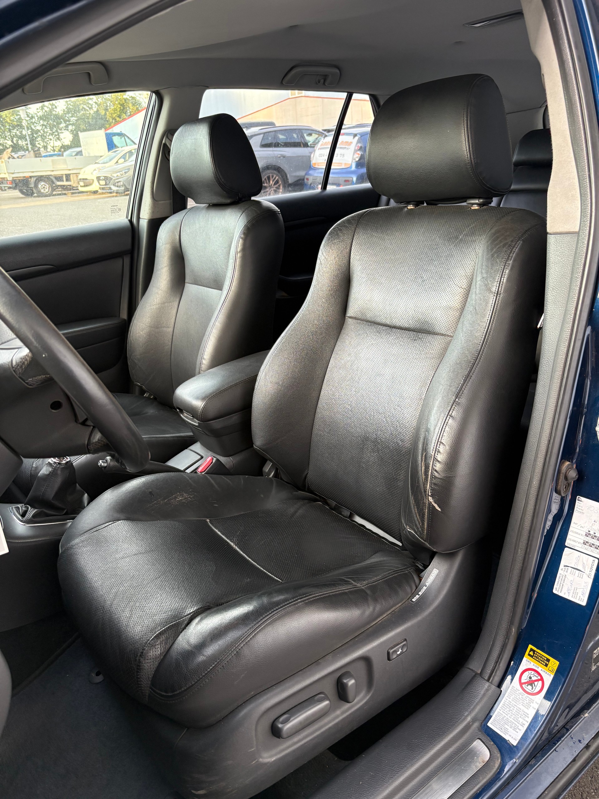 TOYOTA Avensis 2.0 D4 VVT-i Linea Sol Sportswagon-image-11