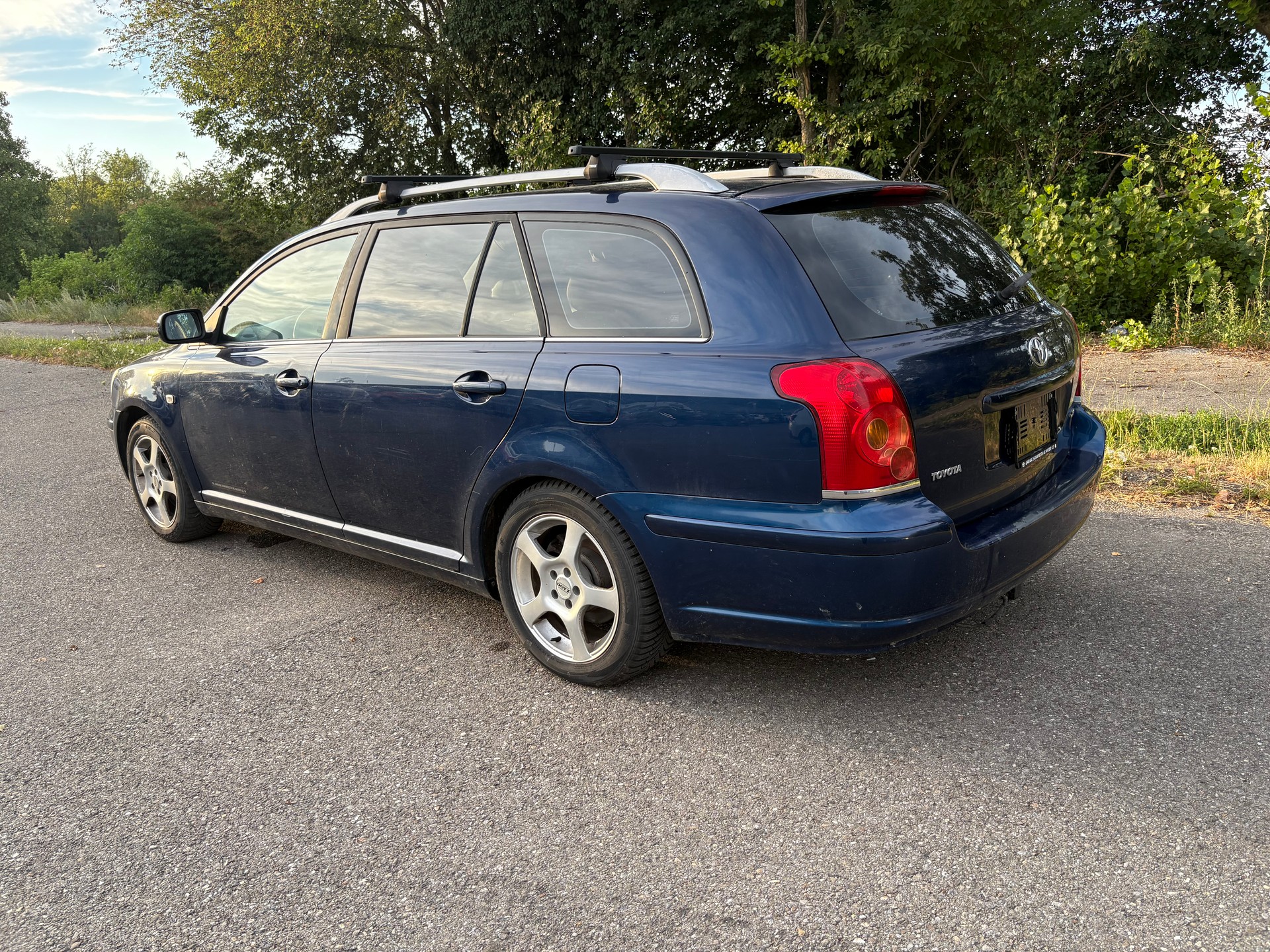 TOYOTA Avensis 2.0 D4 VVT-i Linea Sol Sportswagon-image-6