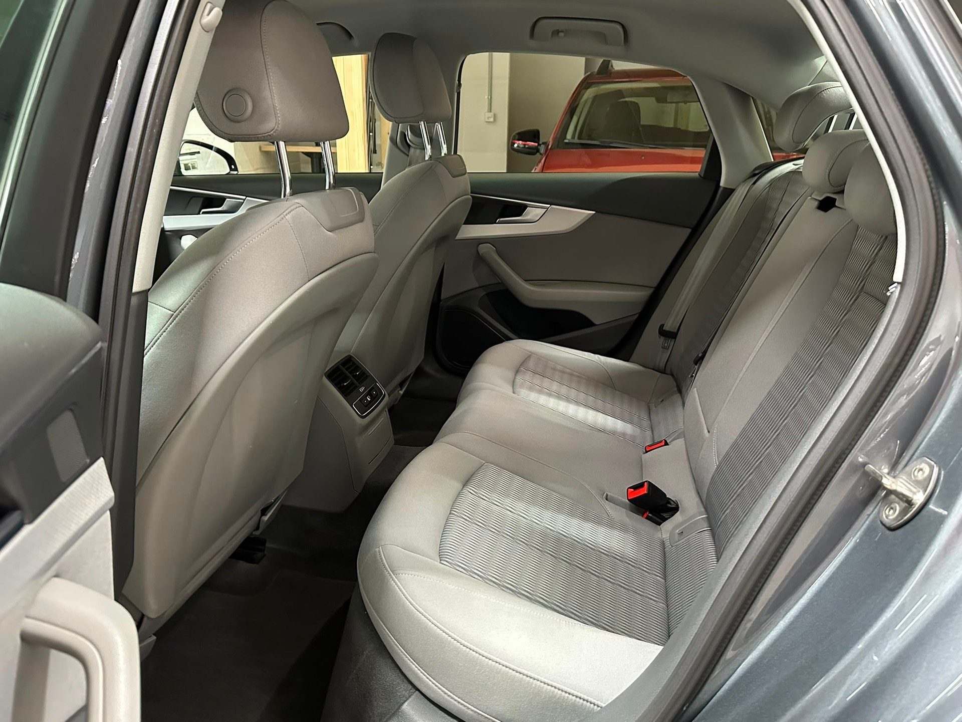 AUDI A4 Limousine 3.0 TDI S-tronic-image-8