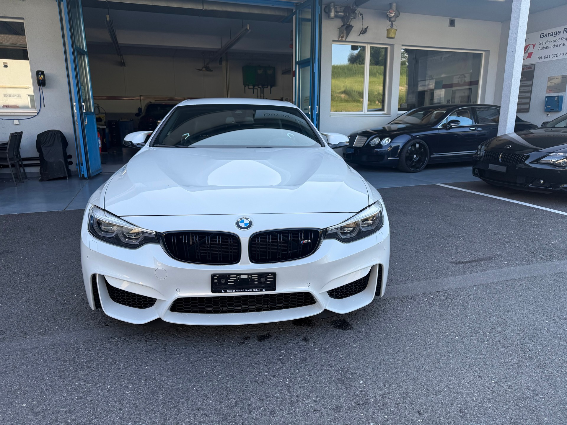 BMW M4 Cabriolet Competition DKG-showroom-element-2