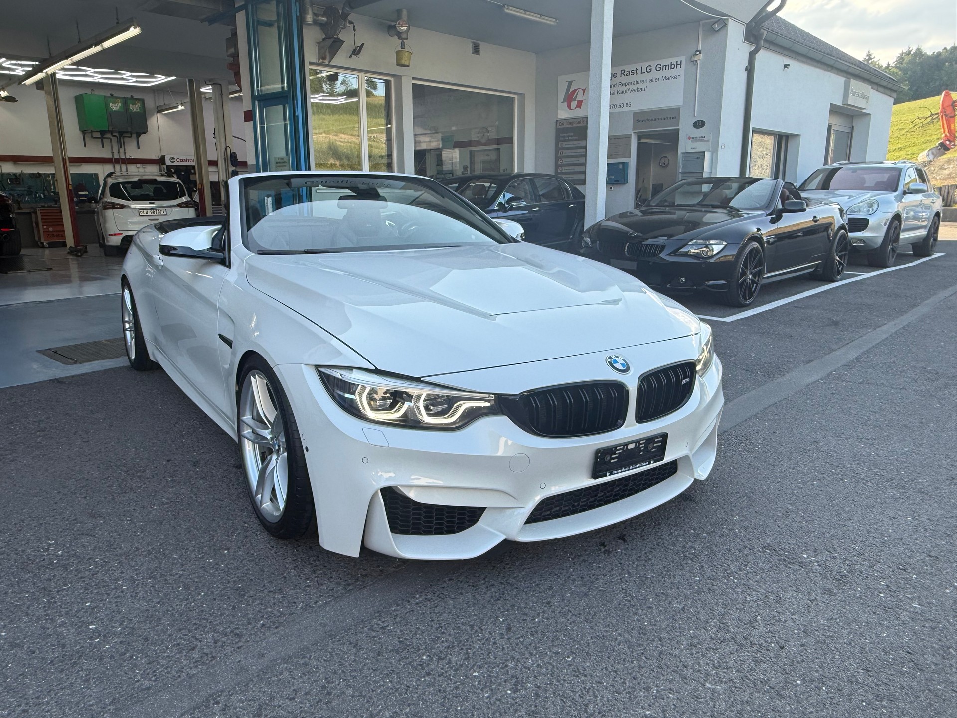 BMW M4 Cabriolet Competition DKG-showroom-element-1