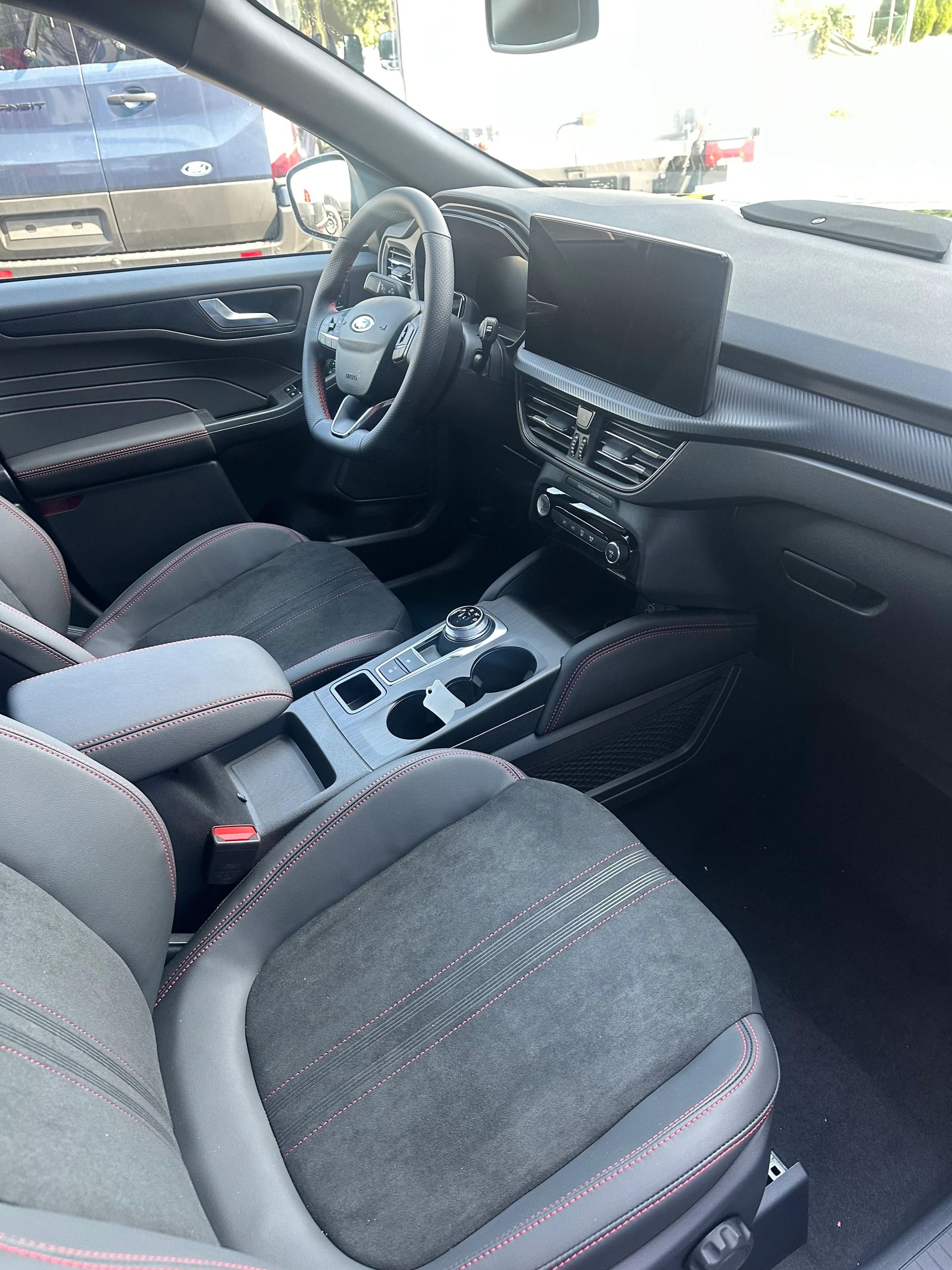 FORD Kuga 2.5 Hybrid ST-Line X 4x4 FHEV-image-12