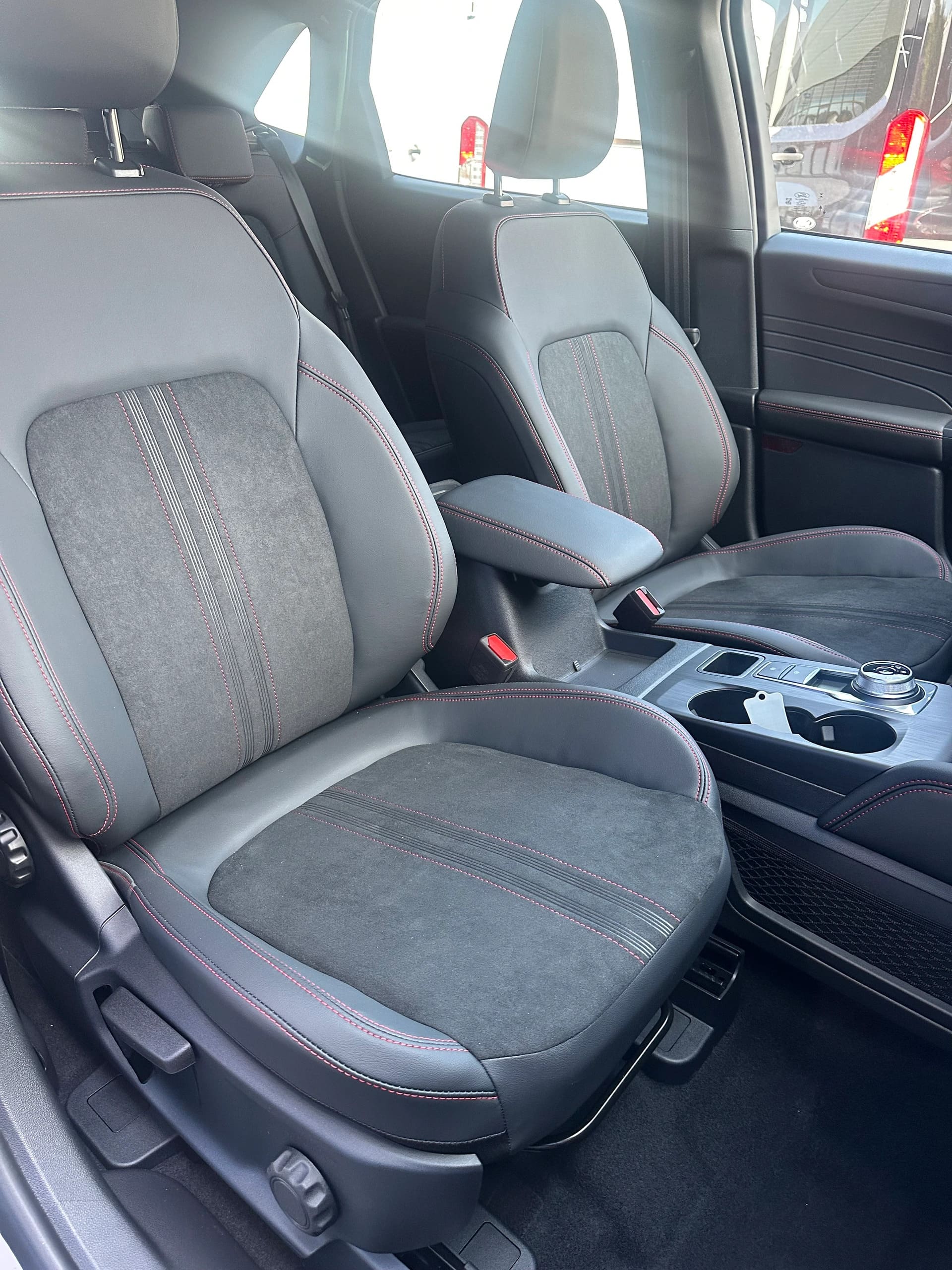 FORD Kuga 2.5 Hybrid ST-Line X 4x4 FHEV-image-14
