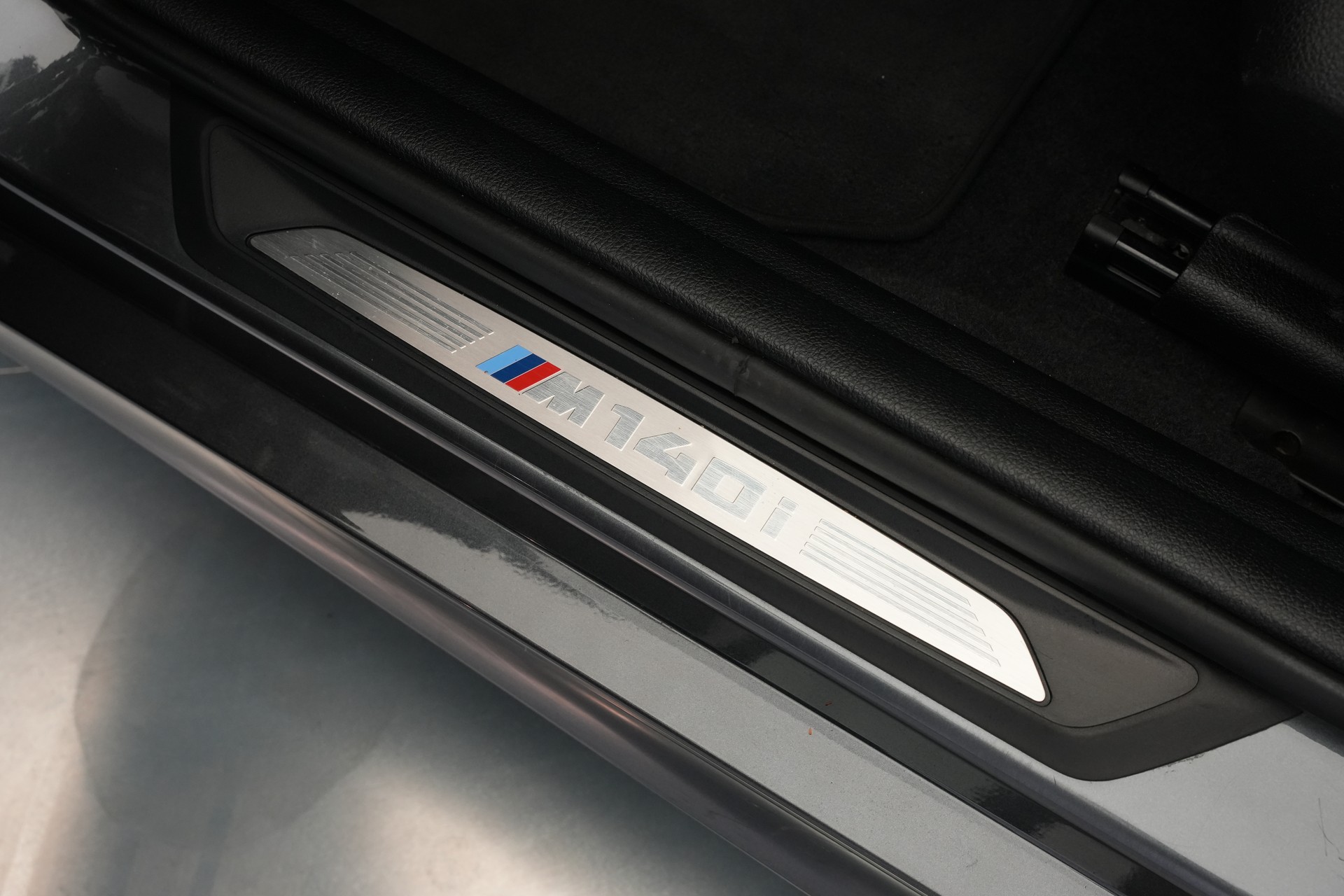 BMW M140i xDrive Steptronic *CH-Fahrzeug*-image-17