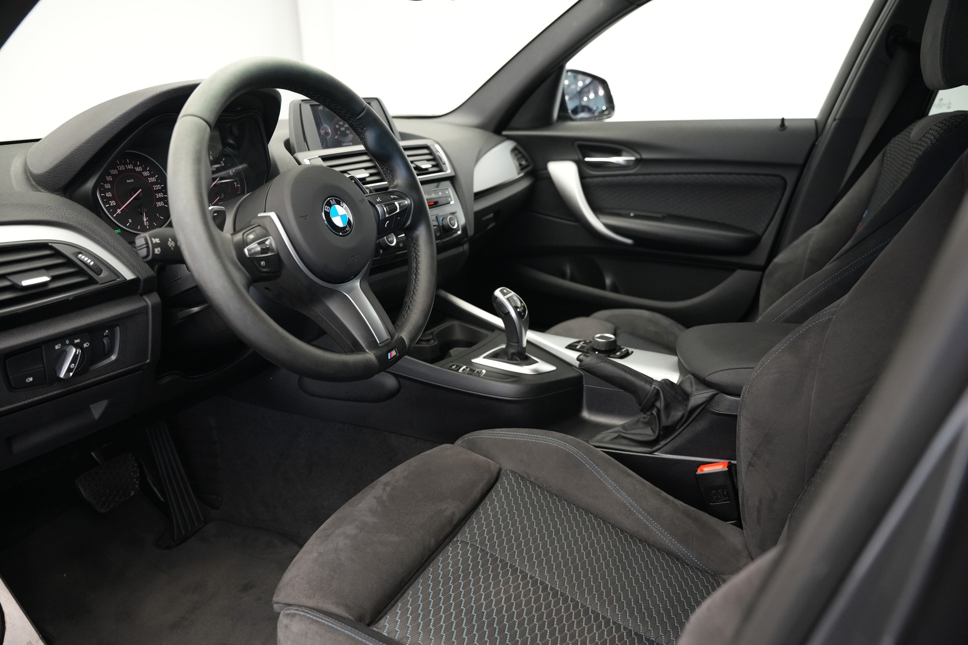 BMW M140i xDrive Steptronic *CH-Fahrzeug*-image-10