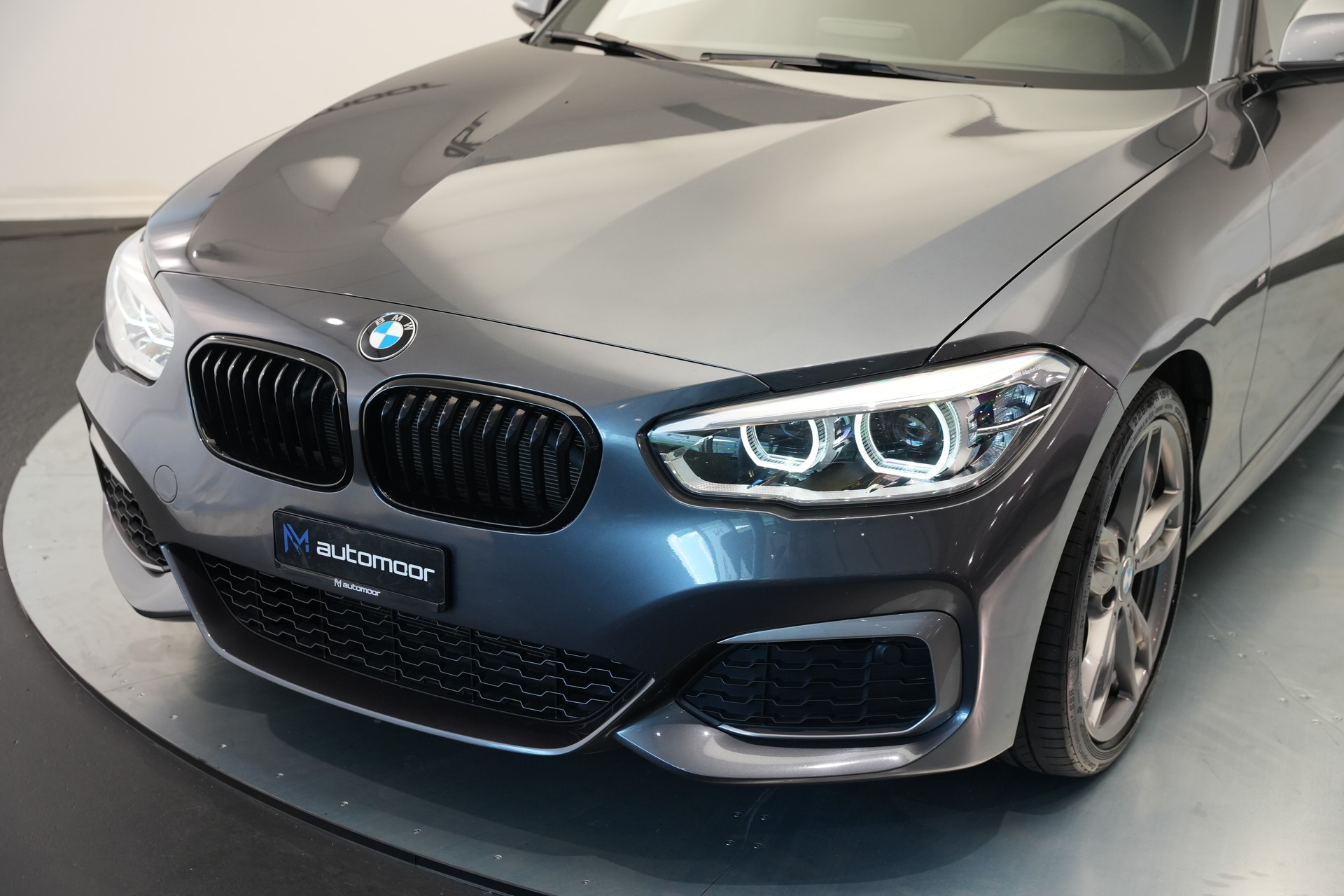 BMW M140i xDrive Steptronic *CH-Fahrzeug*-image-33