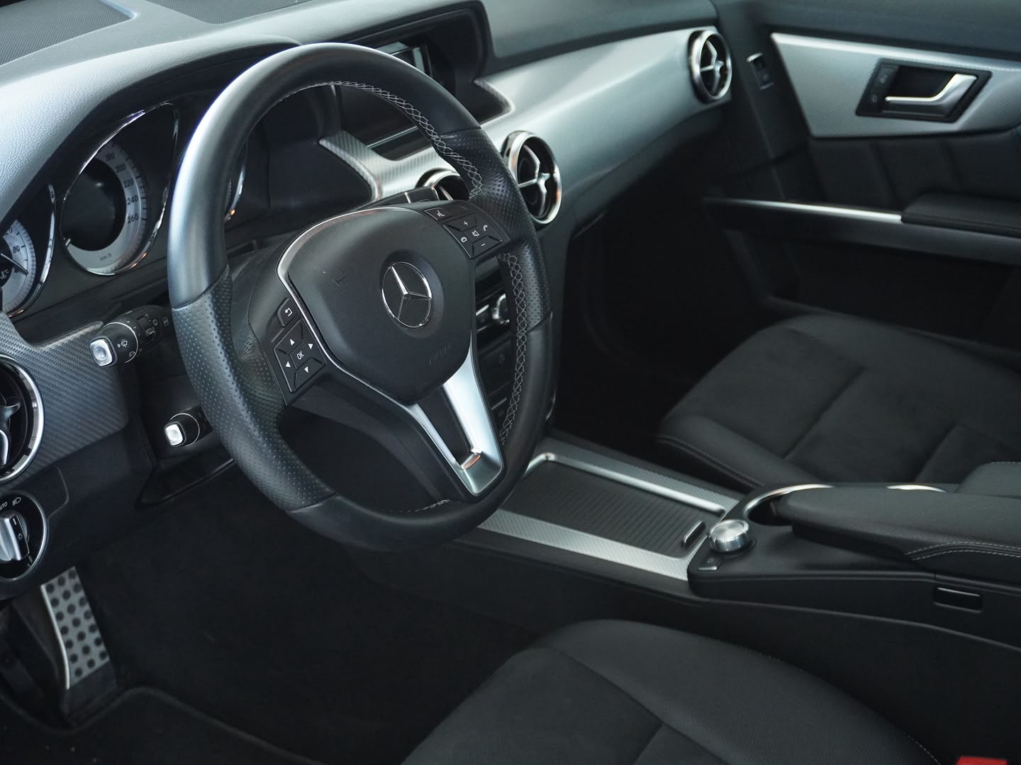 MERCEDES-BENZ GLK 220 BlueTEC 4Matic 7G-Tronic-showroom-element-2