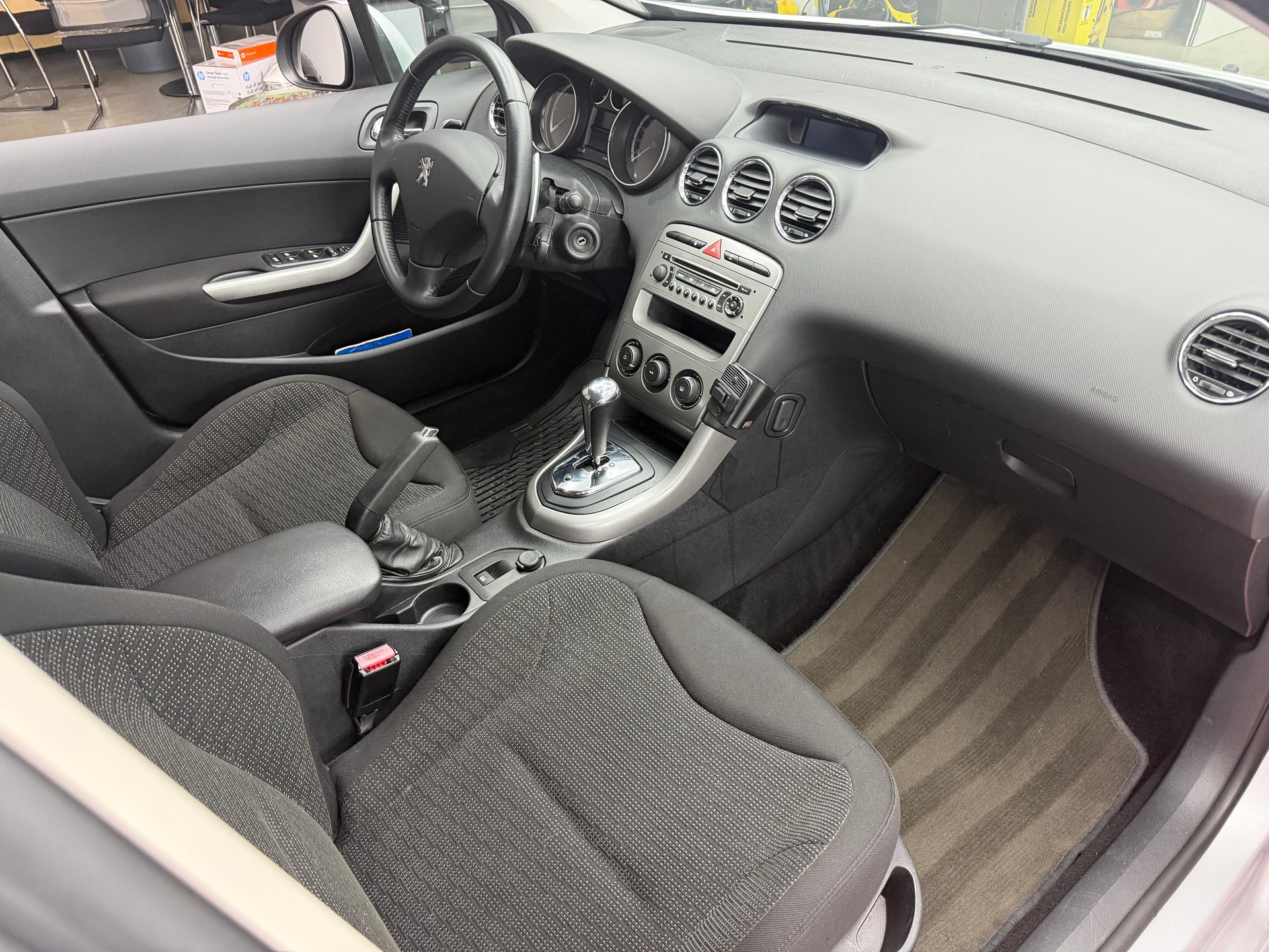 PEUGEOT 308 SW 1.6 HDI Trendy EGS6-image-7