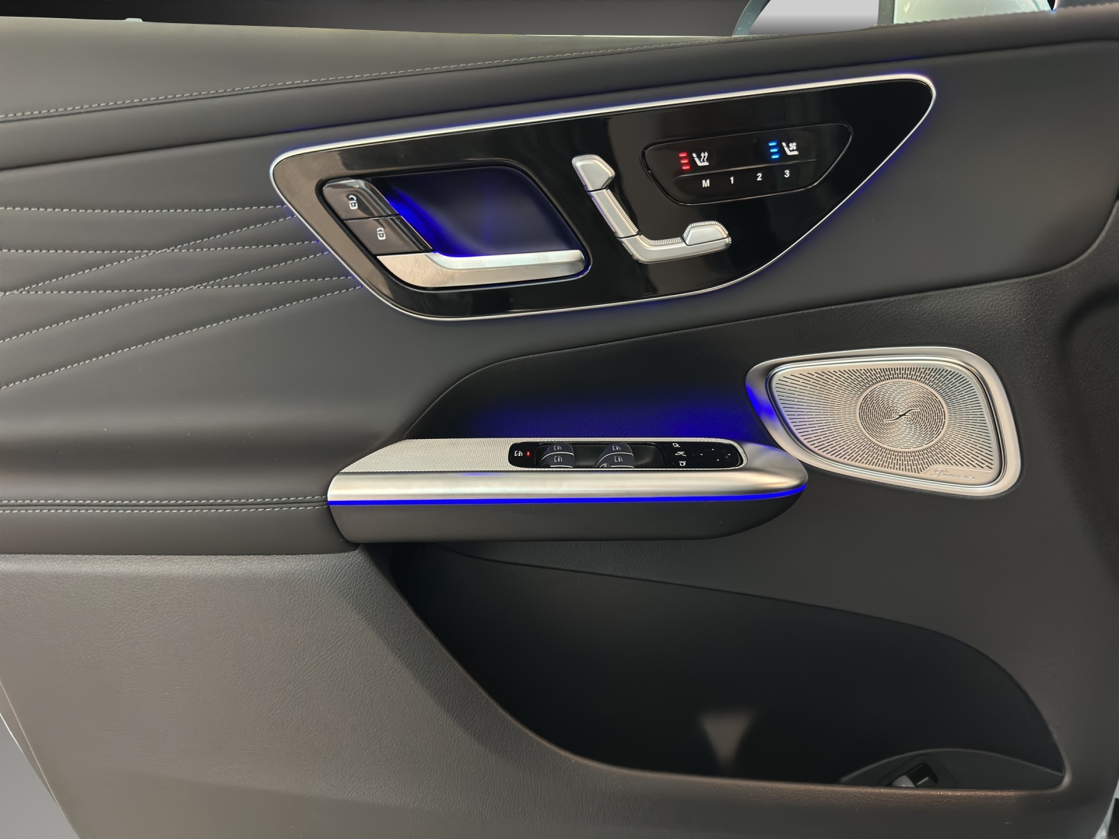 MERCEDES-BENZ GLC 400 e 4M EQ Star-image-12