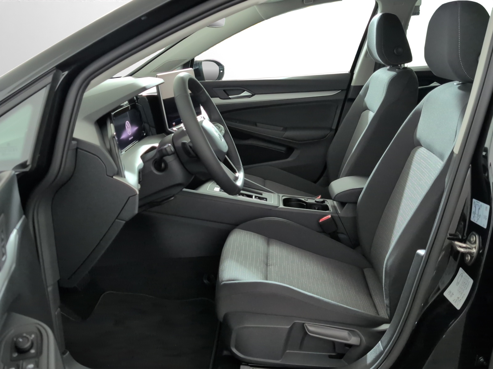 VW Golf 1.5 e TSI mHEV Basis DSG-image-5