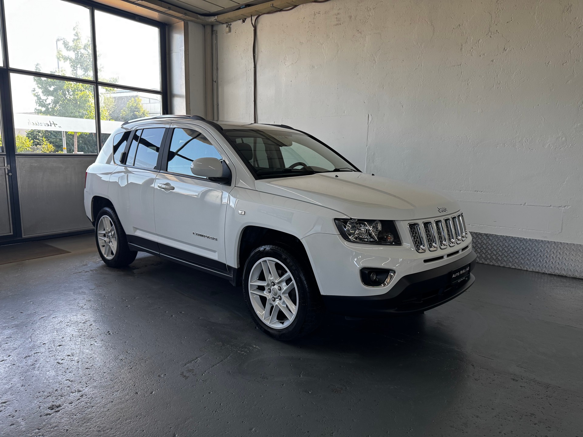 JEEP Compass 2.4 Limited Automatic-showroom-element-1