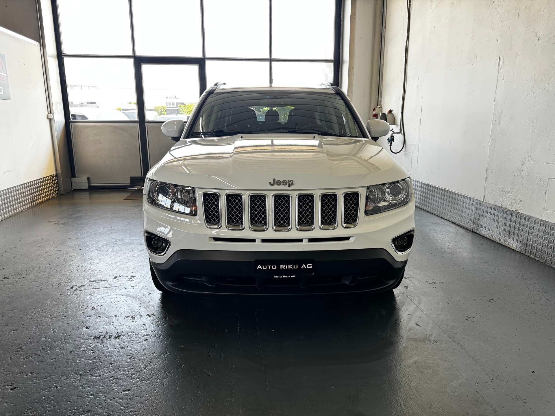 JEEP Compass 2.4 Limited Automatic-showroom-element-3