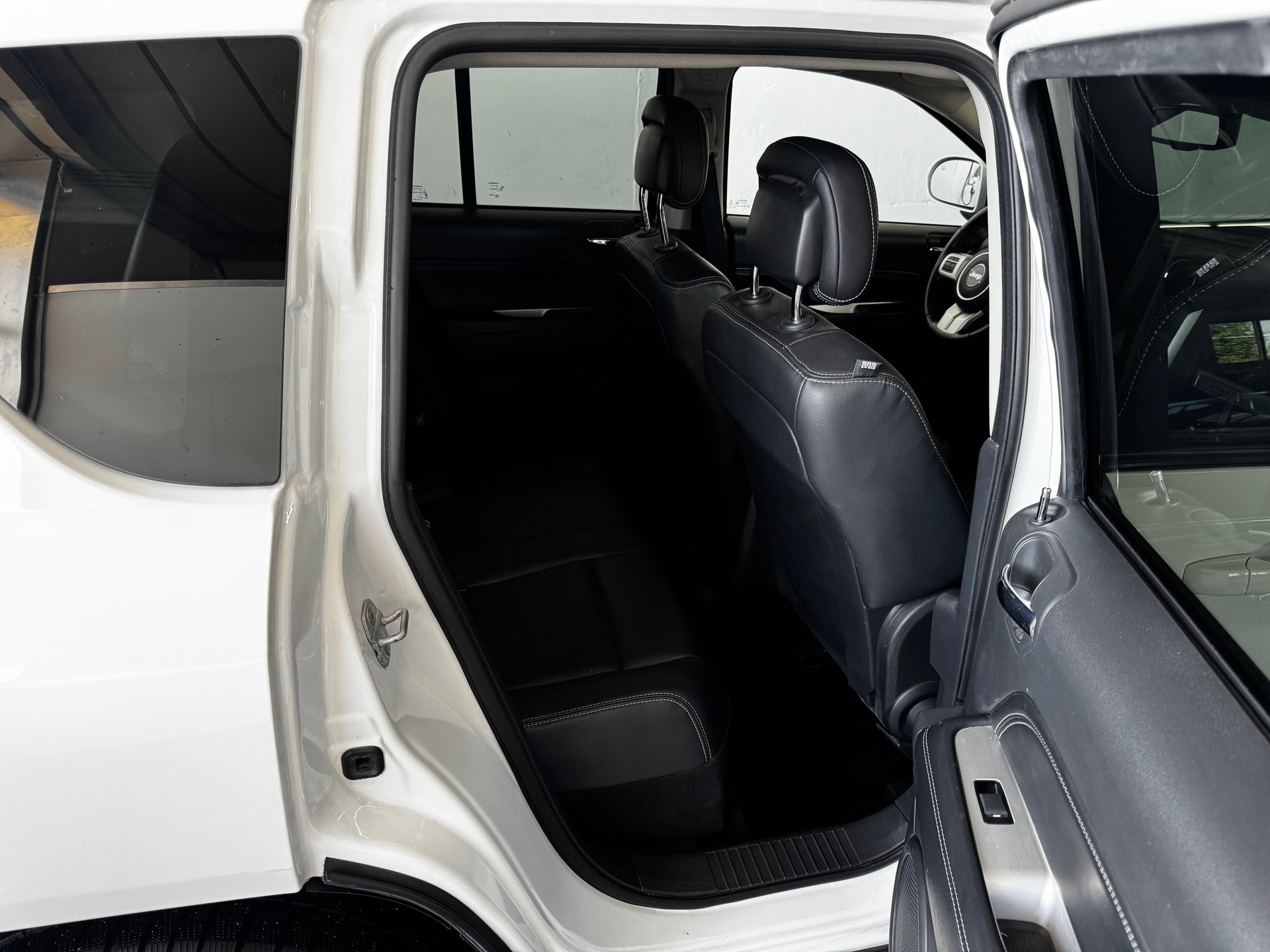 JEEP Compass 2.4 Limited Automatic-image-22
