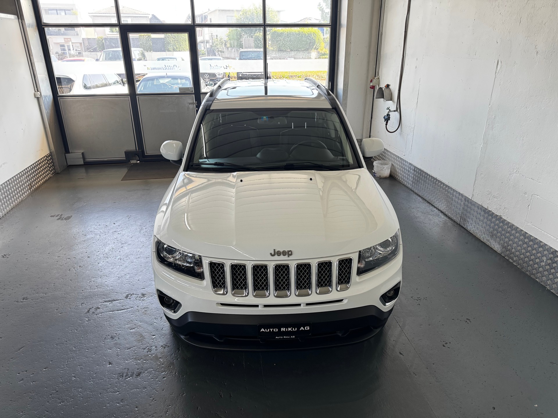 JEEP Compass 2.4 Limited Automatic-showroom-element-2