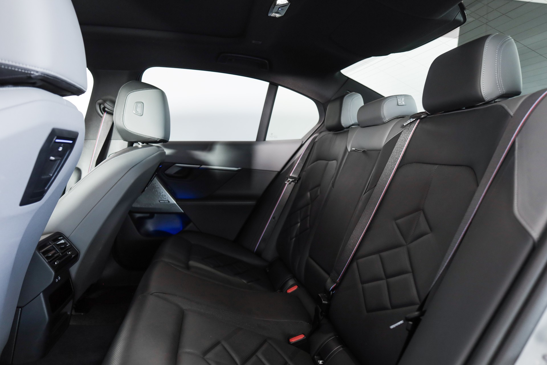 BMW i5 M60 xDrive M Sport Pro Brooklyn Grau * CH * Pack Travel & Confort-image-12