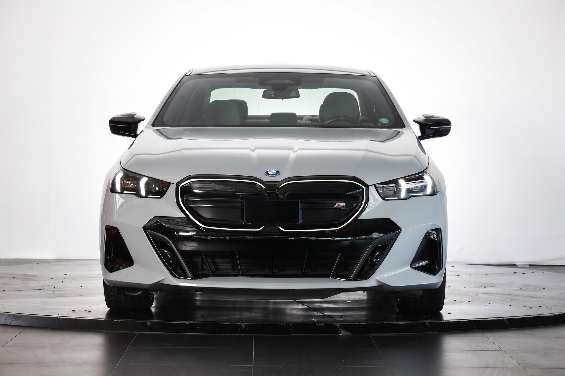 BMW i5 M60 xDrive M Sport Pro Brooklyn Grau * CH * Pack Travel & Confort-showroom-element-1