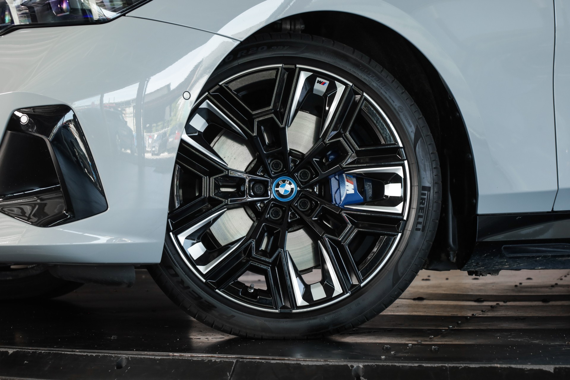 BMW i5 M60 xDrive M Sport Pro Brooklyn Grau * CH * Pack Travel & Confort-image-7