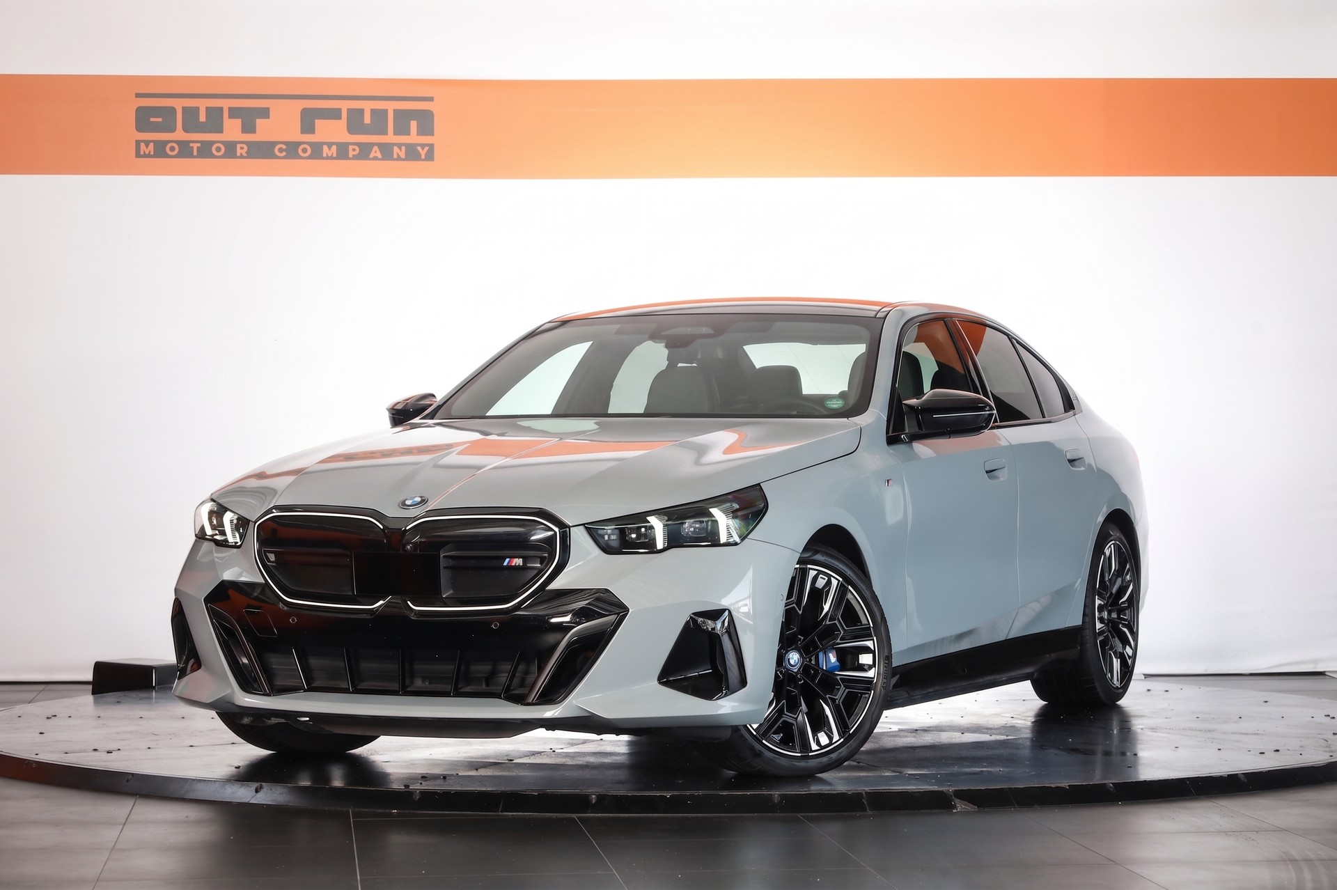 BMW i5 M60 xDrive M Sport Pro Brooklyn Grau * CH * Pack Travel & Confort