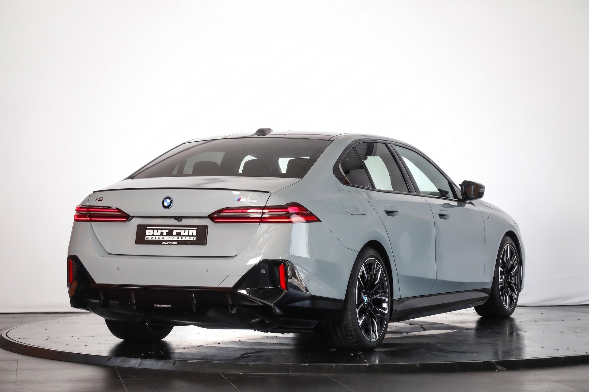 BMW i5 M60 xDrive M Sport Pro Brooklyn Grau * CH * Pack Travel & Confort-image-4