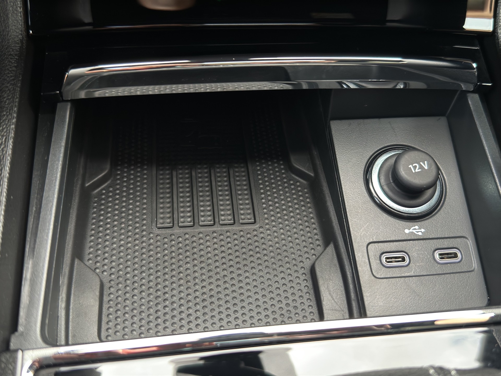 SKODA Karoq 1.5TSI Sport Line Aut. Panorama-Schiebedach-image-23