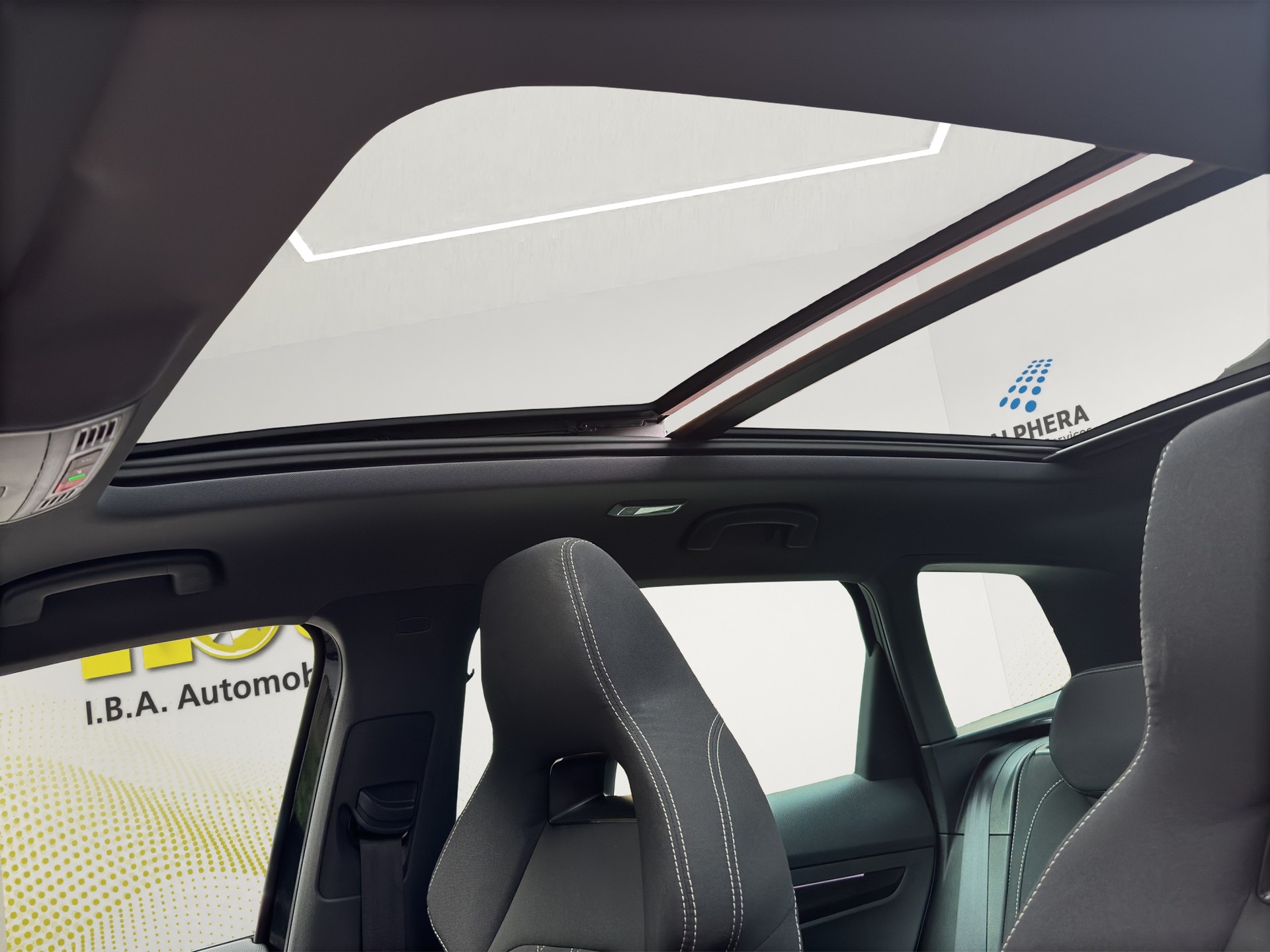 SKODA Karoq 1.5TSI Sport Line Aut. Panorama-Schiebedach-image-14