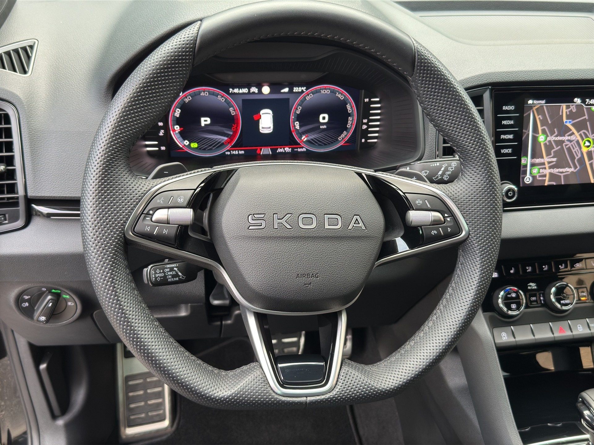 SKODA Karoq 1.5TSI Sport Line Aut. Panorama-Schiebedach-image-16